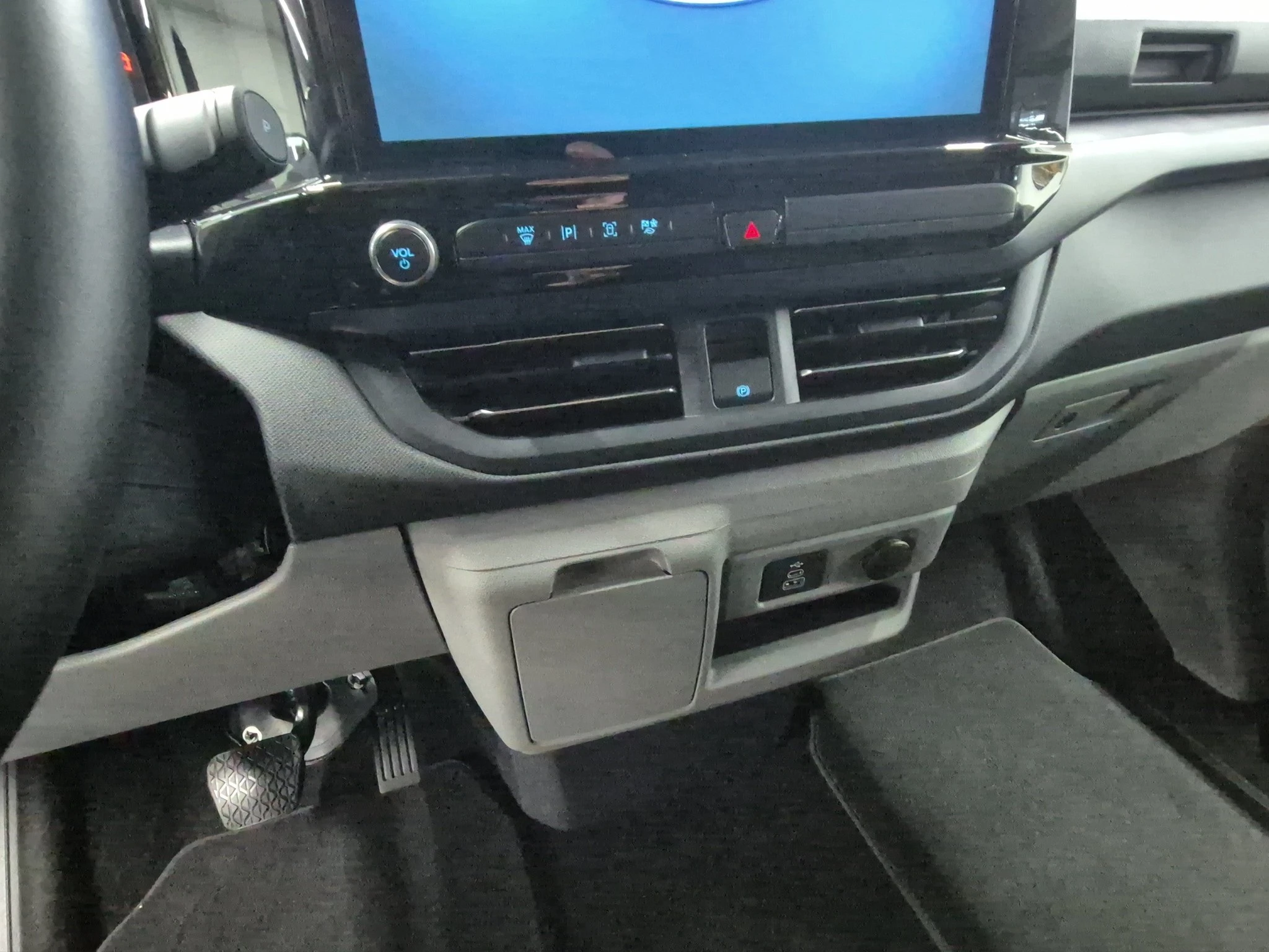 Ford-Tourneo Custom-image-13