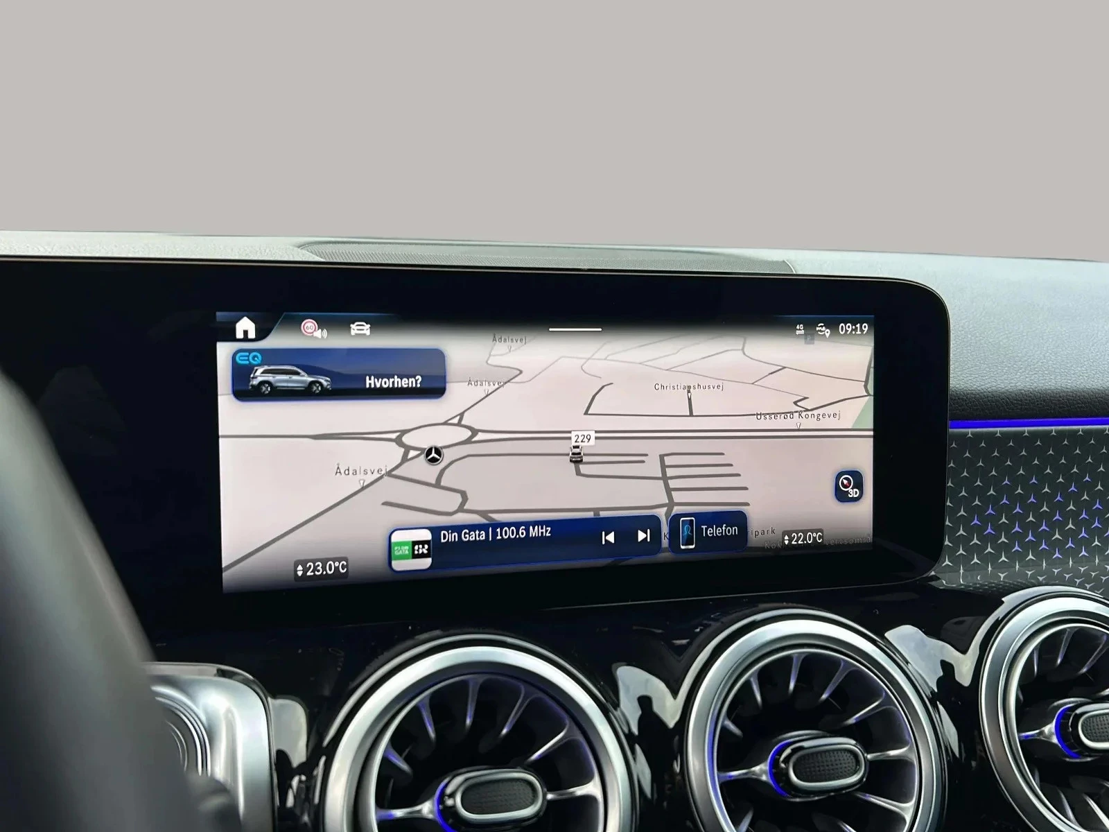 Mercedes-Benz-EQB-image-16