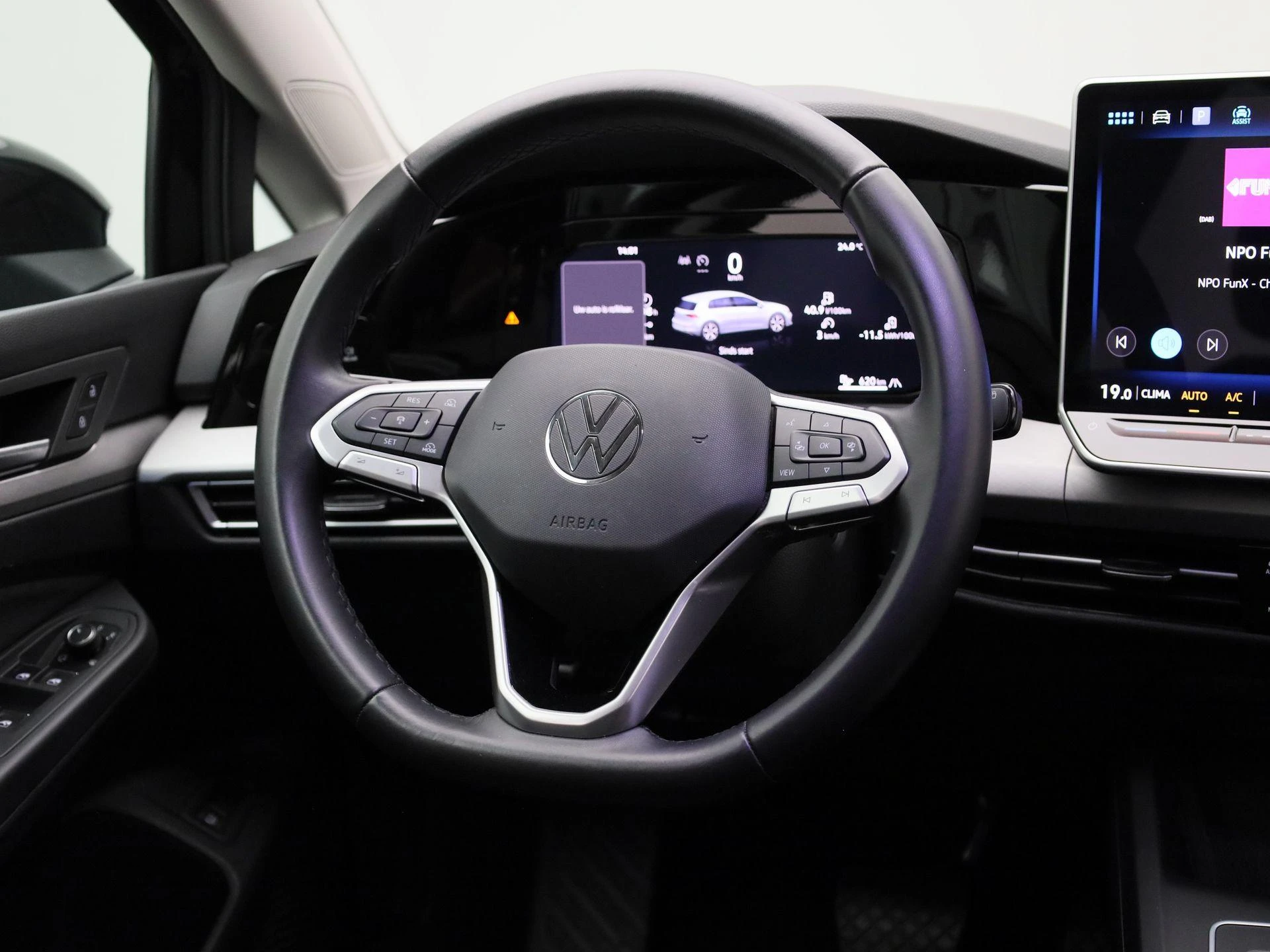 Volkswagen-Golf-image-9