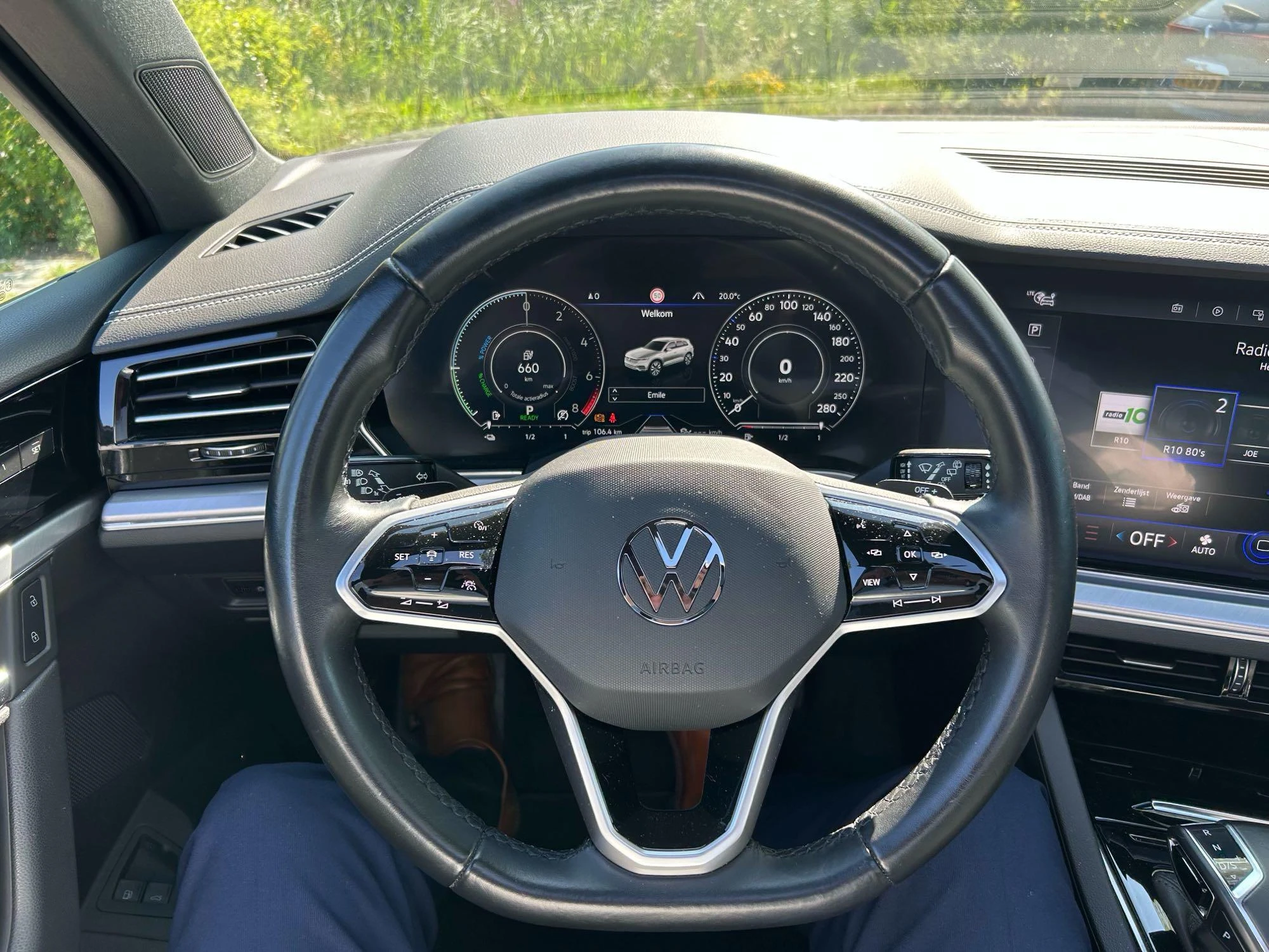 Volkswagen-Touareg-image-16