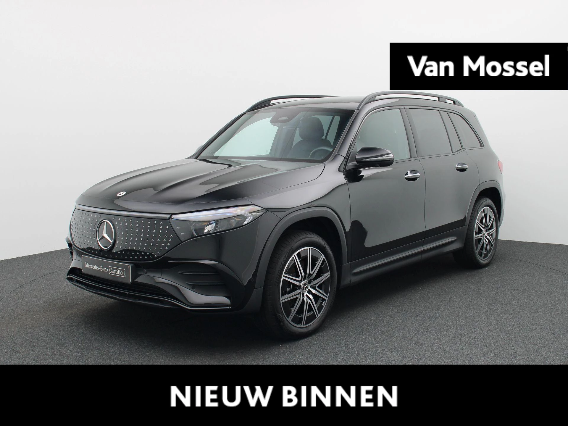 Mercedes-Benz-EQB-image-0