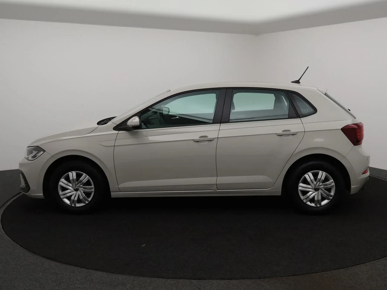 Volkswagen-Polo-image-3