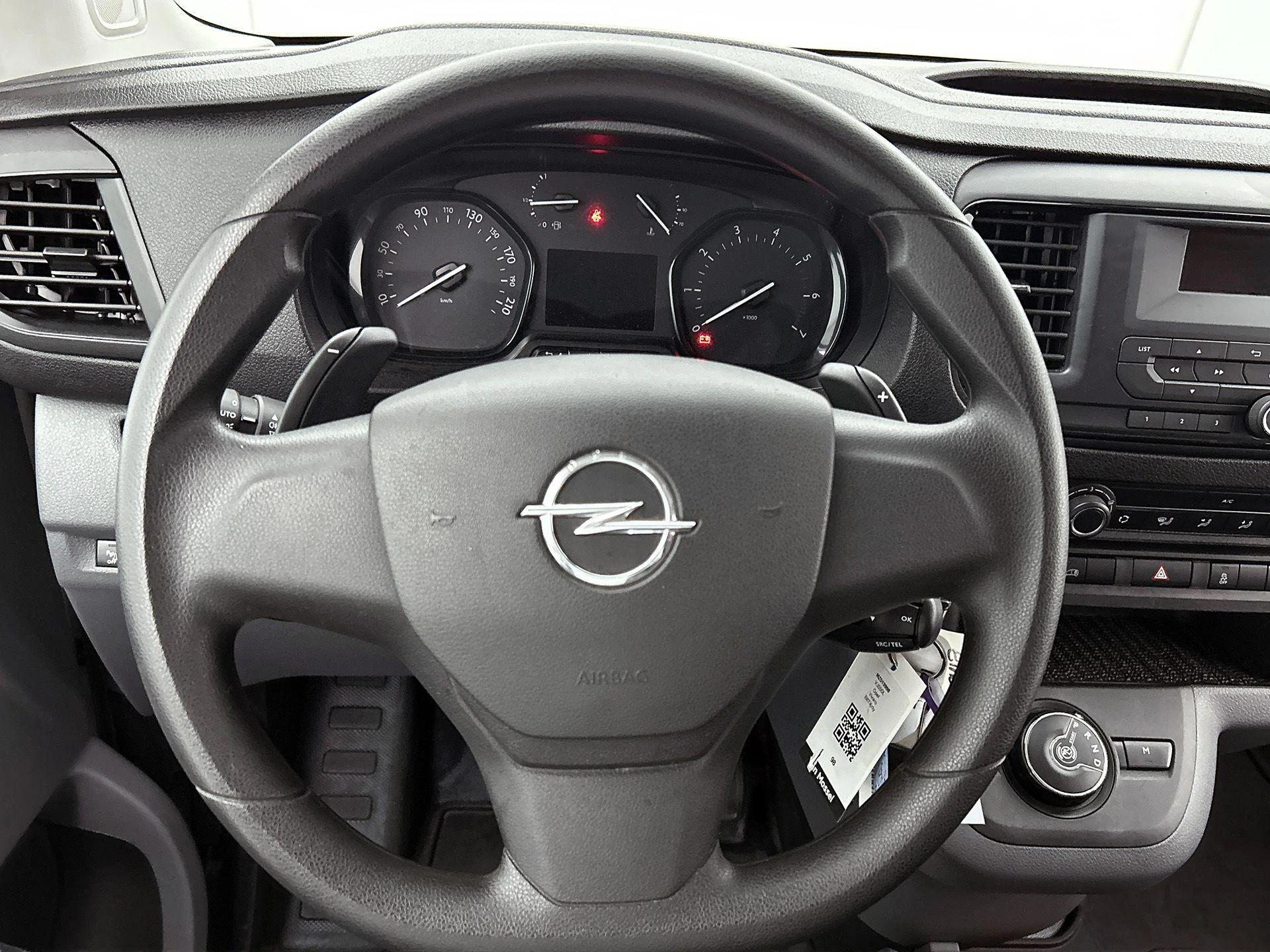 Opel-Vivaro-image-24
