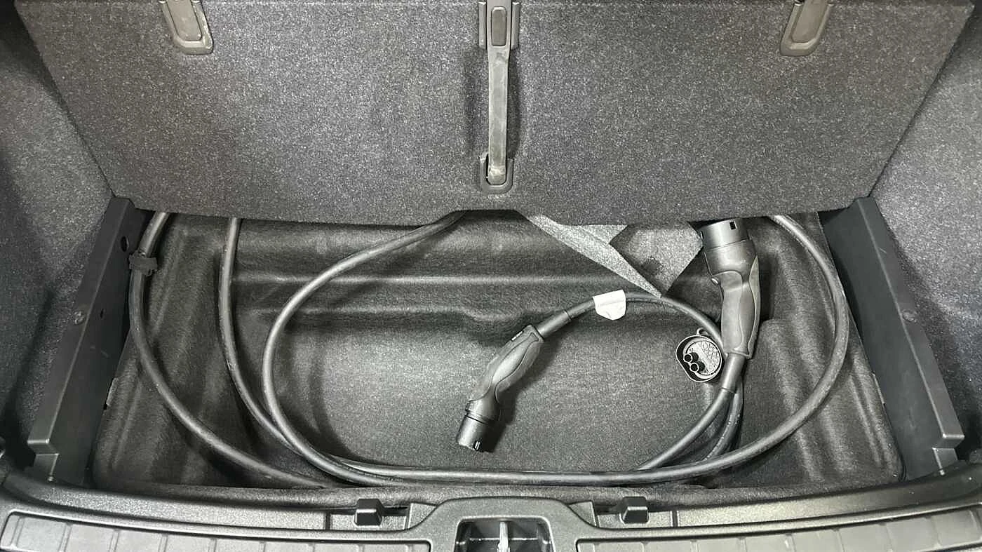 Volvo-EX40-image-16