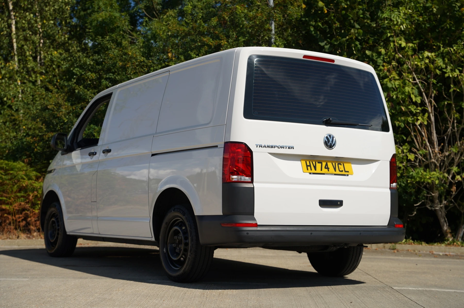 Volkswagen-Transporter-image-2