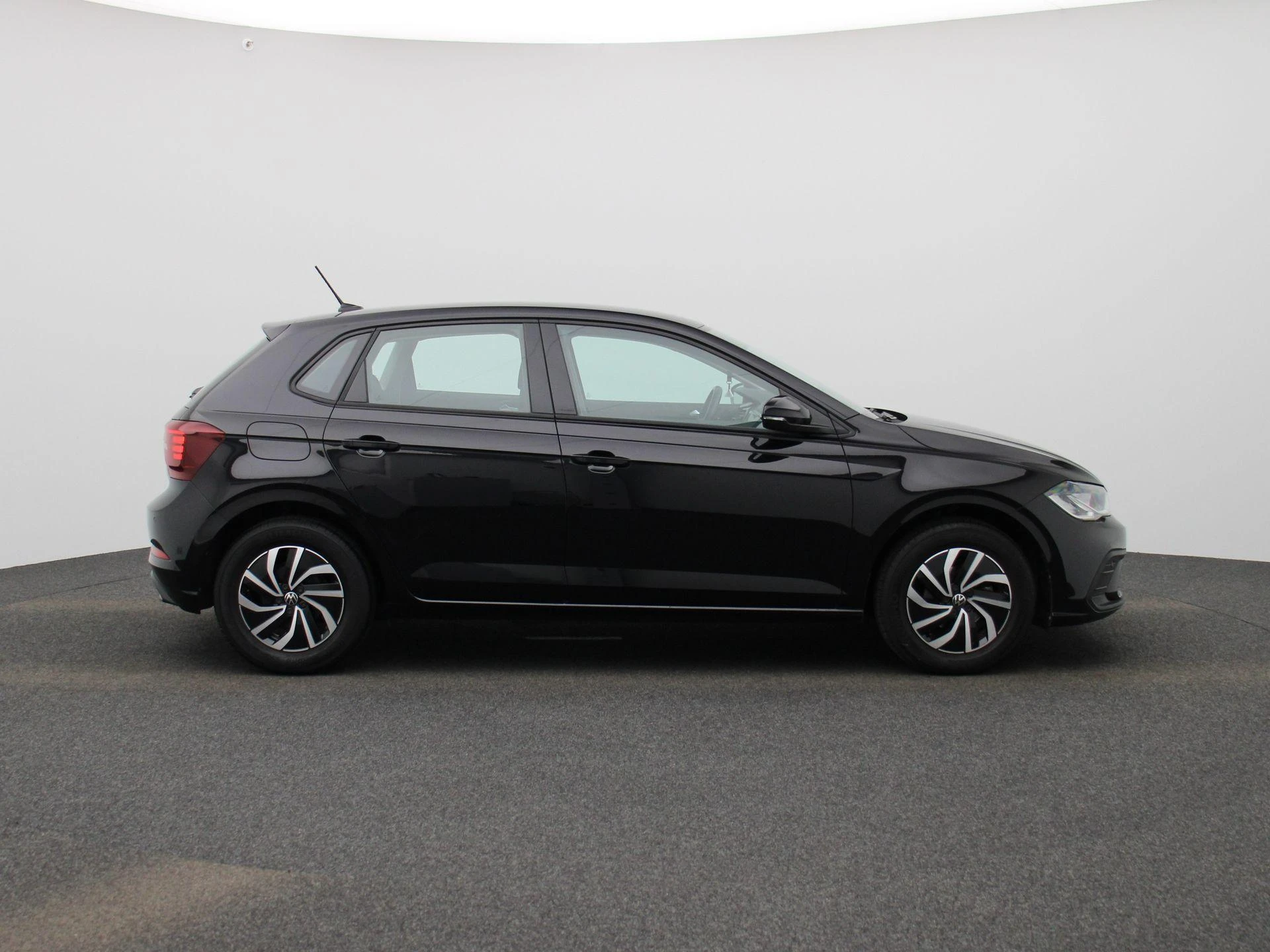 Volkswagen-Polo-image-5