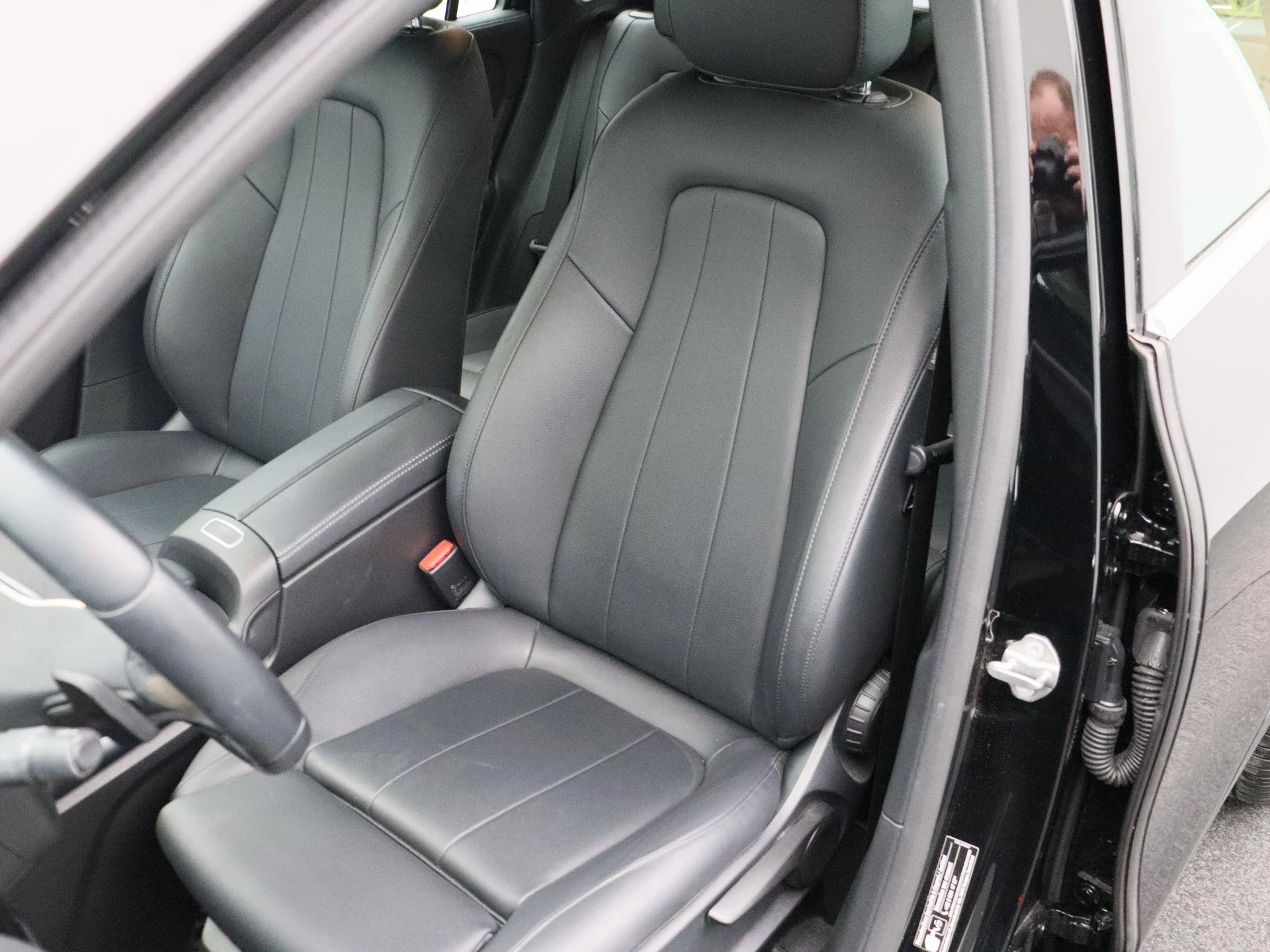 Mercedes-Benz GLA 200 d Business Solution + CARPLAY + SENSOREN + CAMERA + LED +