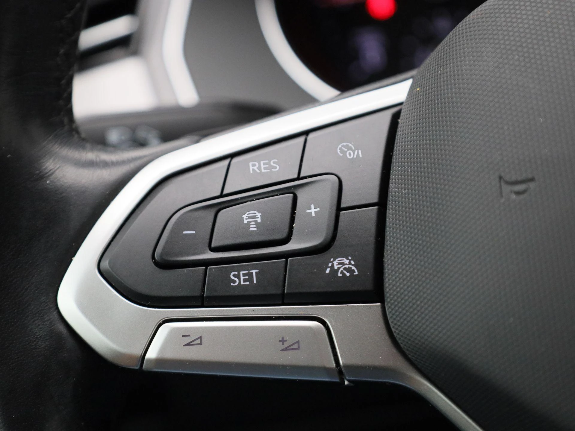 Volkswagen-Passat-image-19
