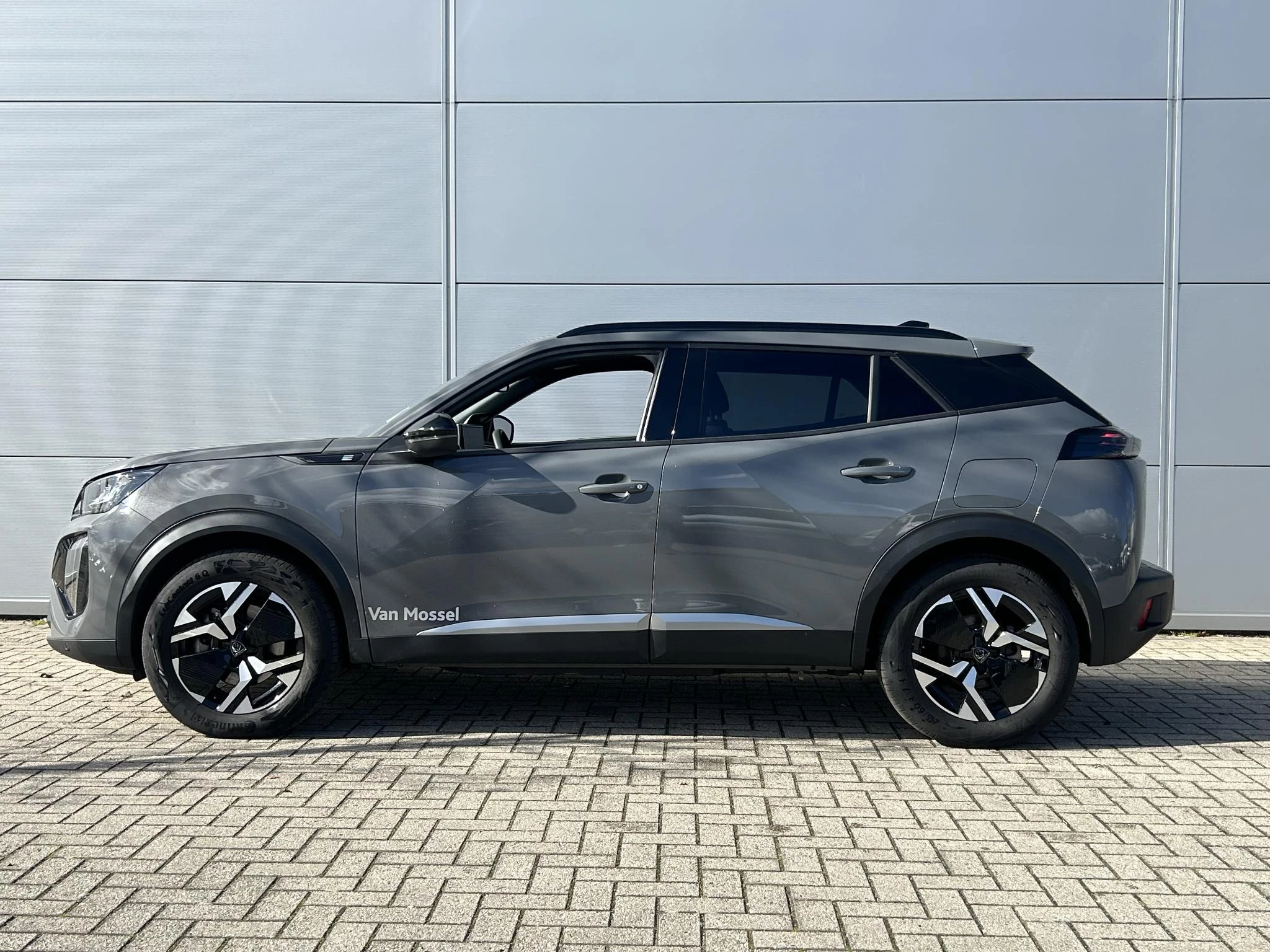 Peugeot-e-2008-image-2