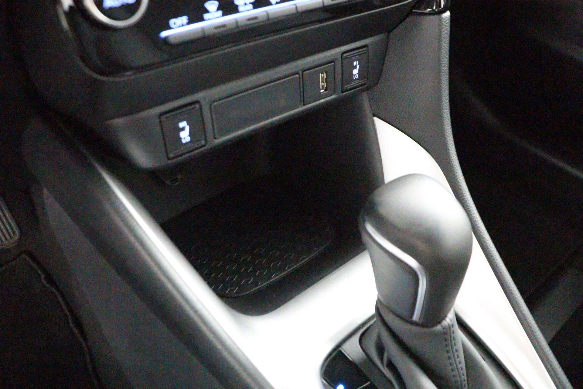 Mazda-2 Hybrid-image-47