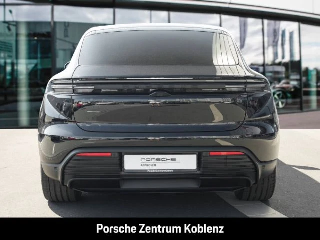 Porsche Macan 4 -