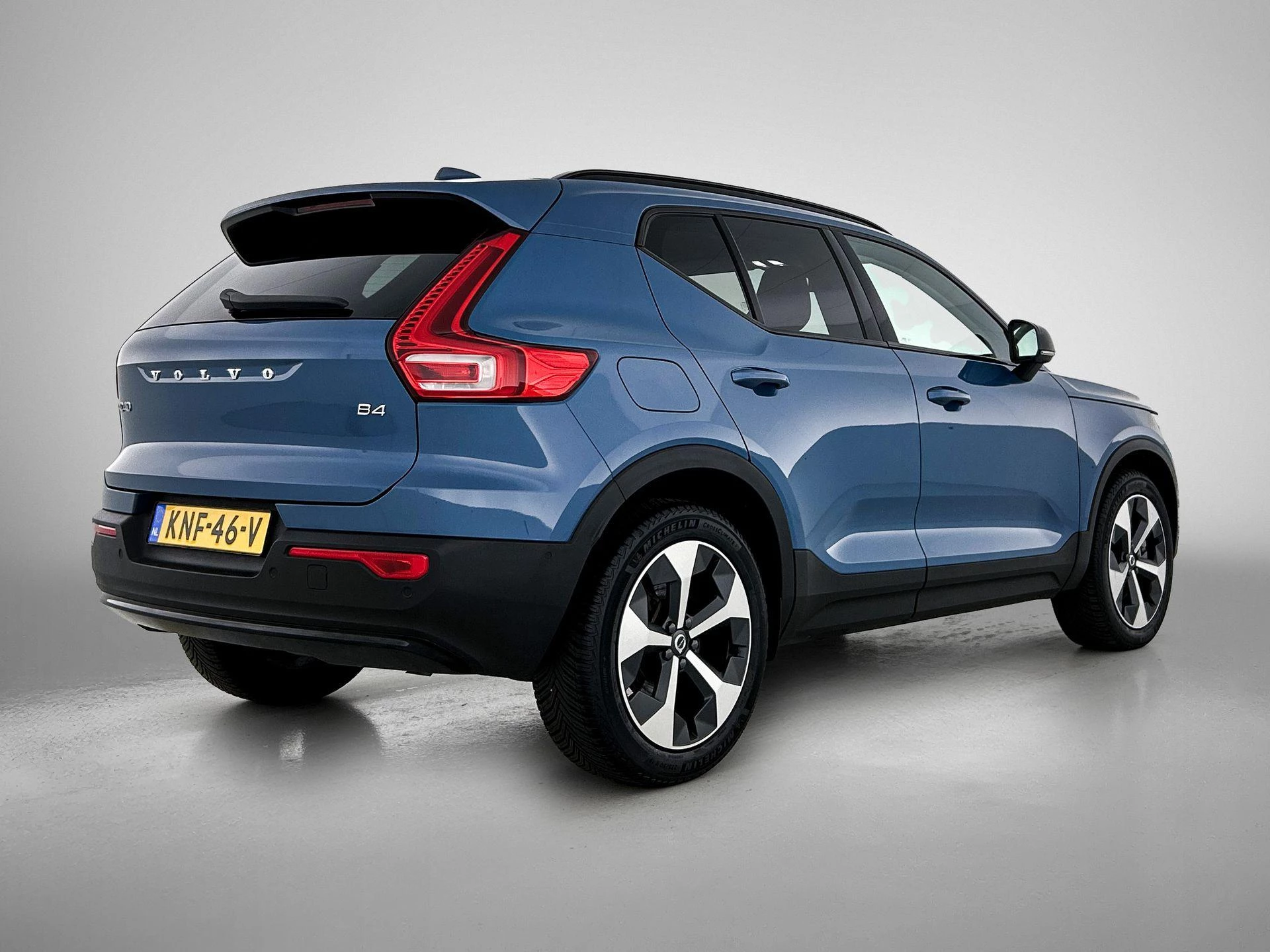 Volvo XC40 2.0 B4 Plus Dark