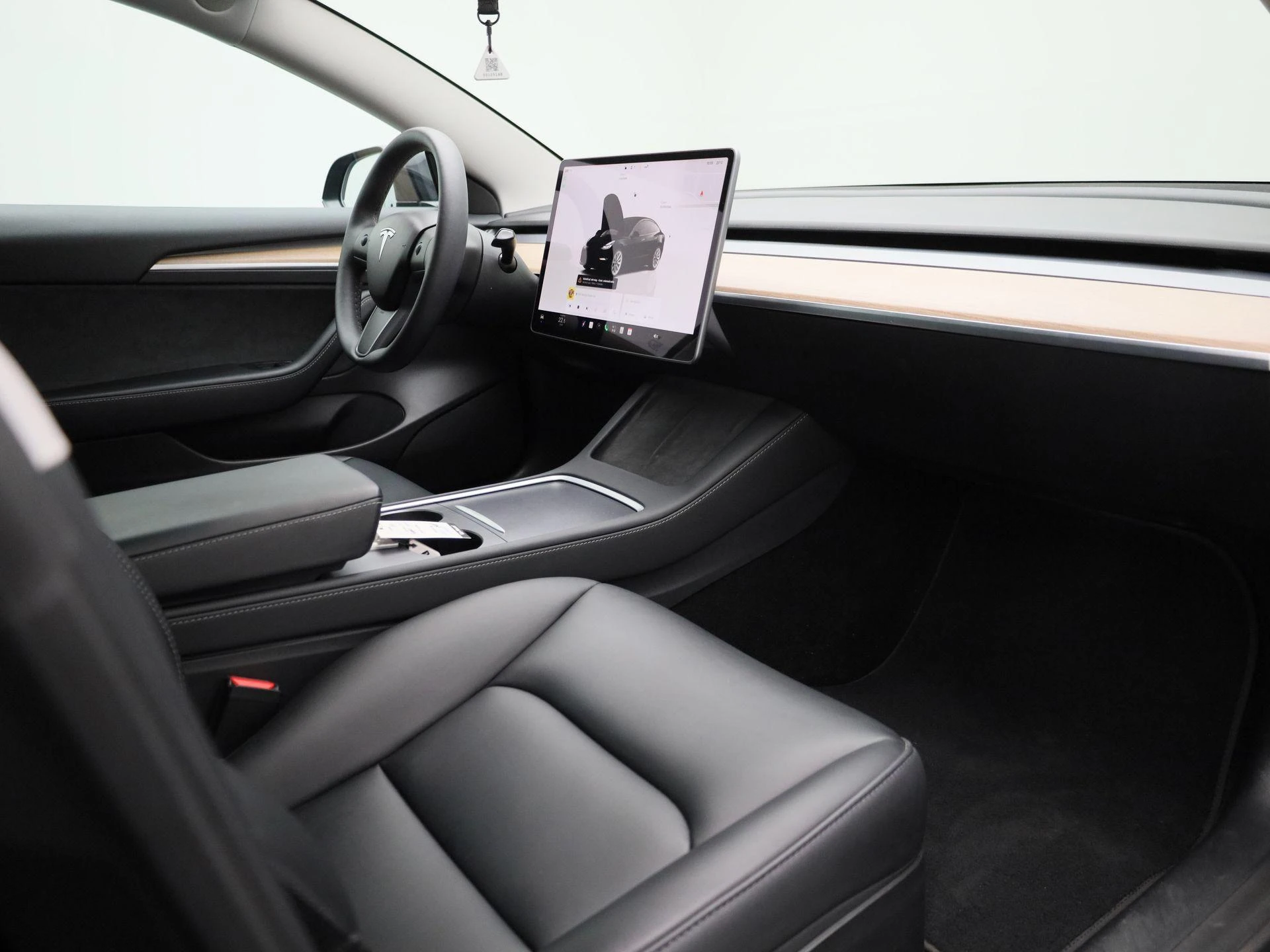 Tesla-Model 3-image-27