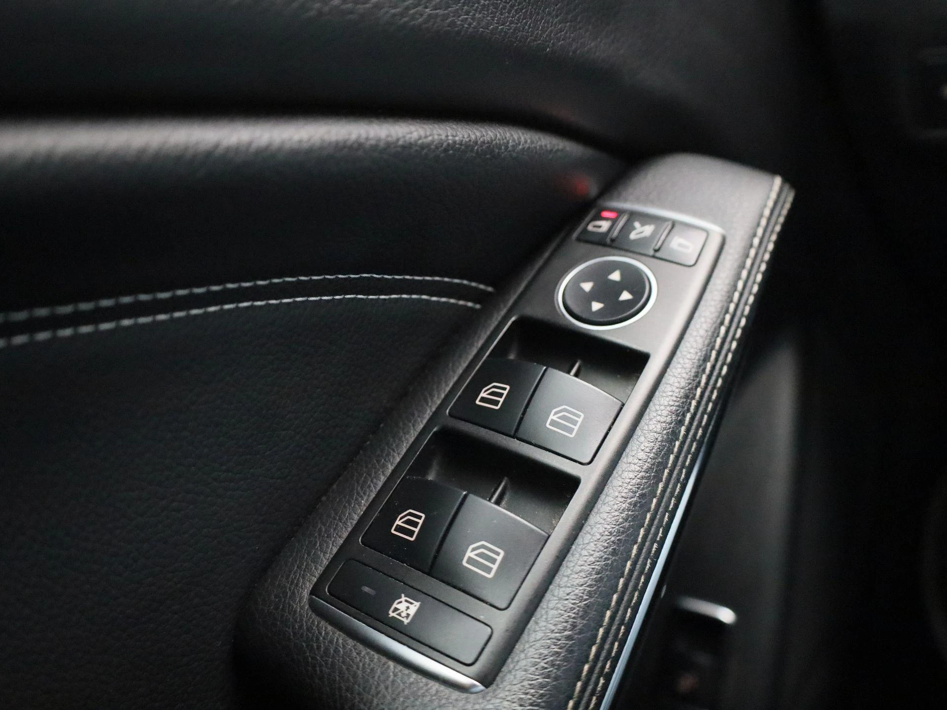 Mercedes-Benz-GLA-image-30