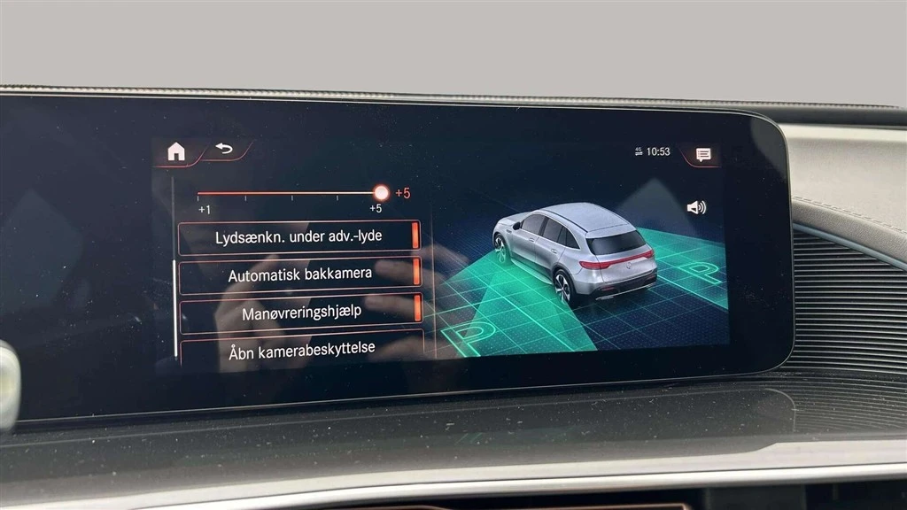 Mercedes-Benz-EQC-image-19