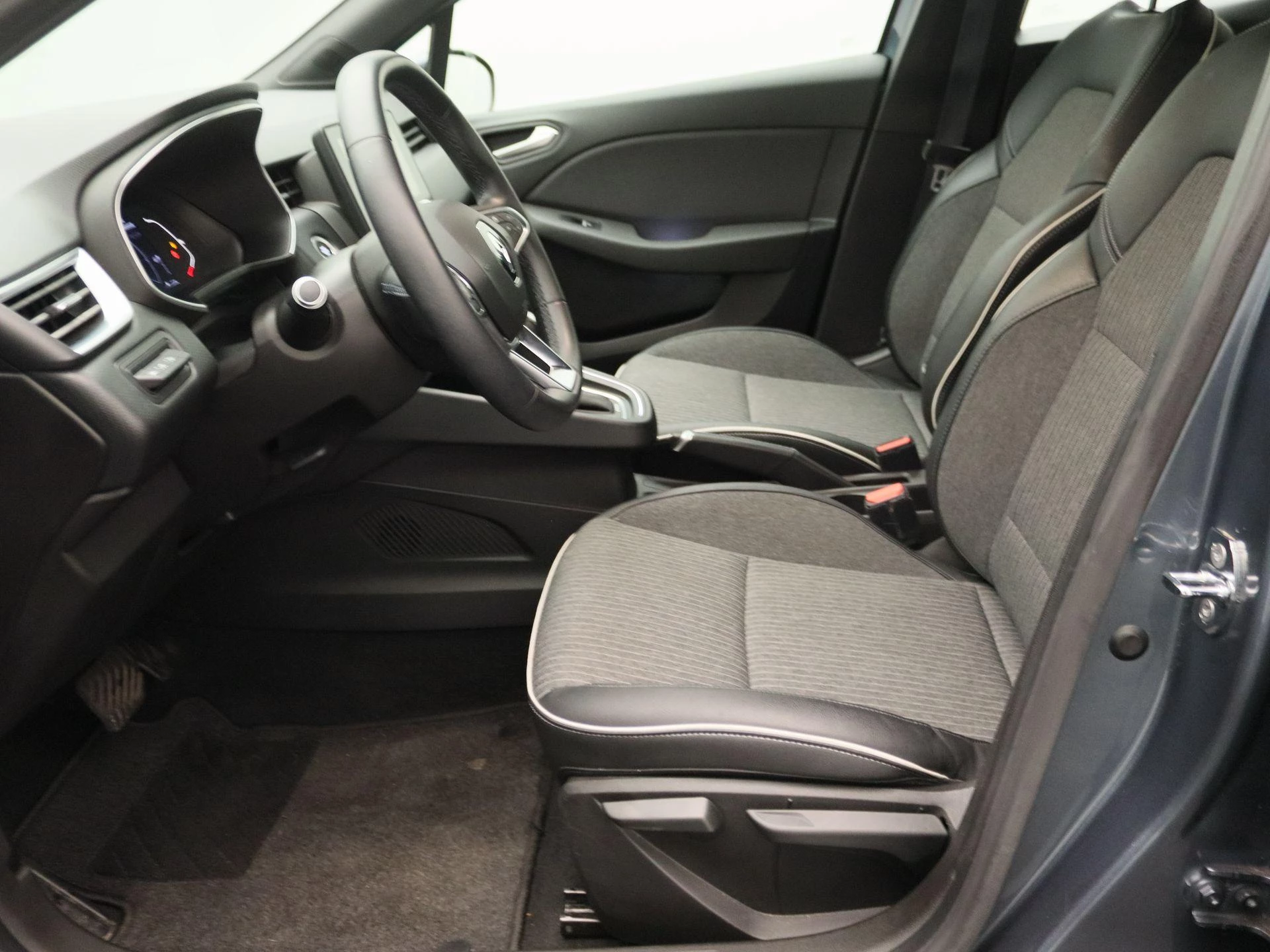 Renault-Clio-image-11