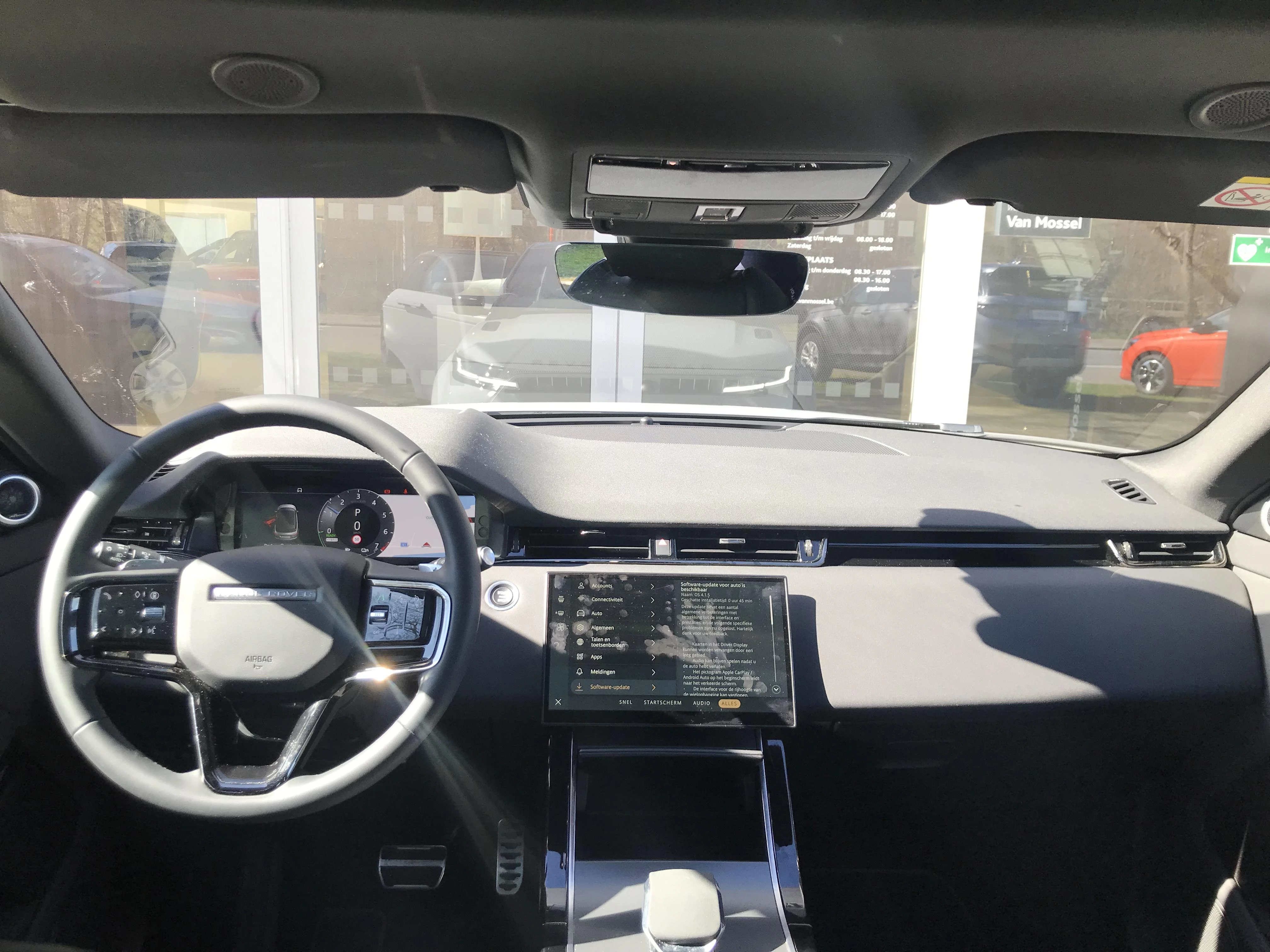 Land Rover-Range Rover Evoque-image-3