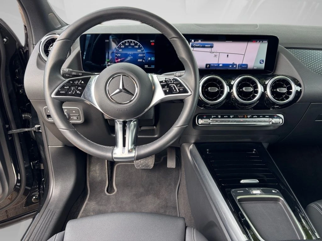 Mercedes-Benz-GLA 200-image-9