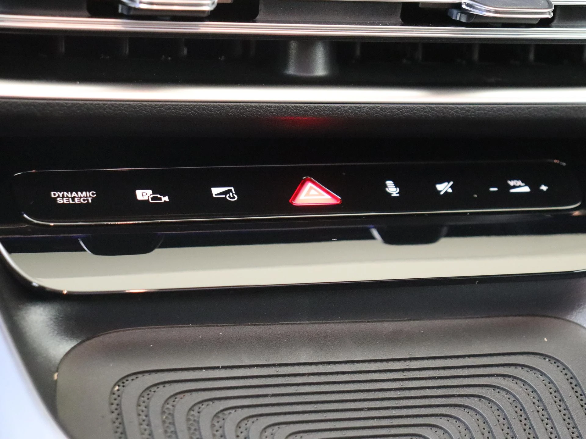 Mercedes-Benz-CLA-image-20