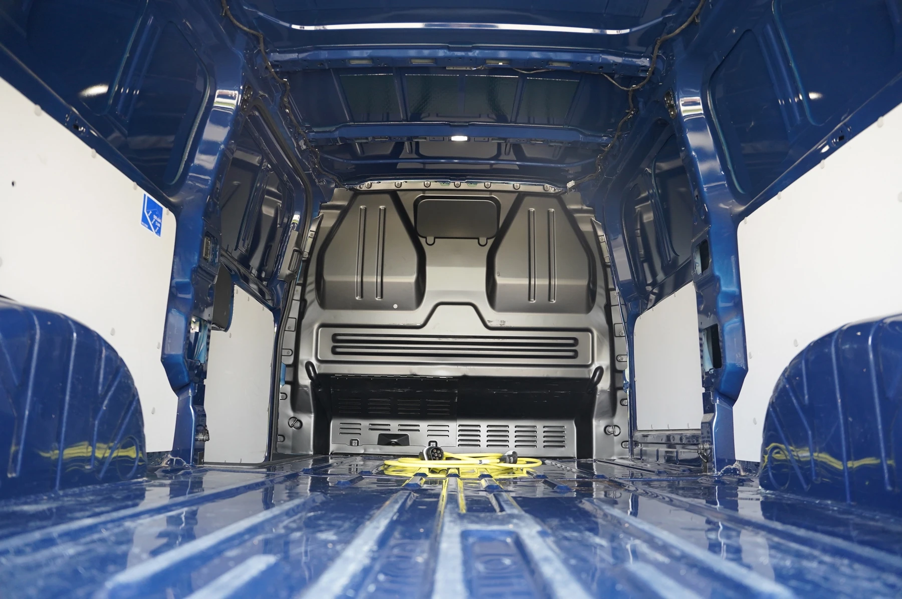 Volkswagen-Transporter-image-10