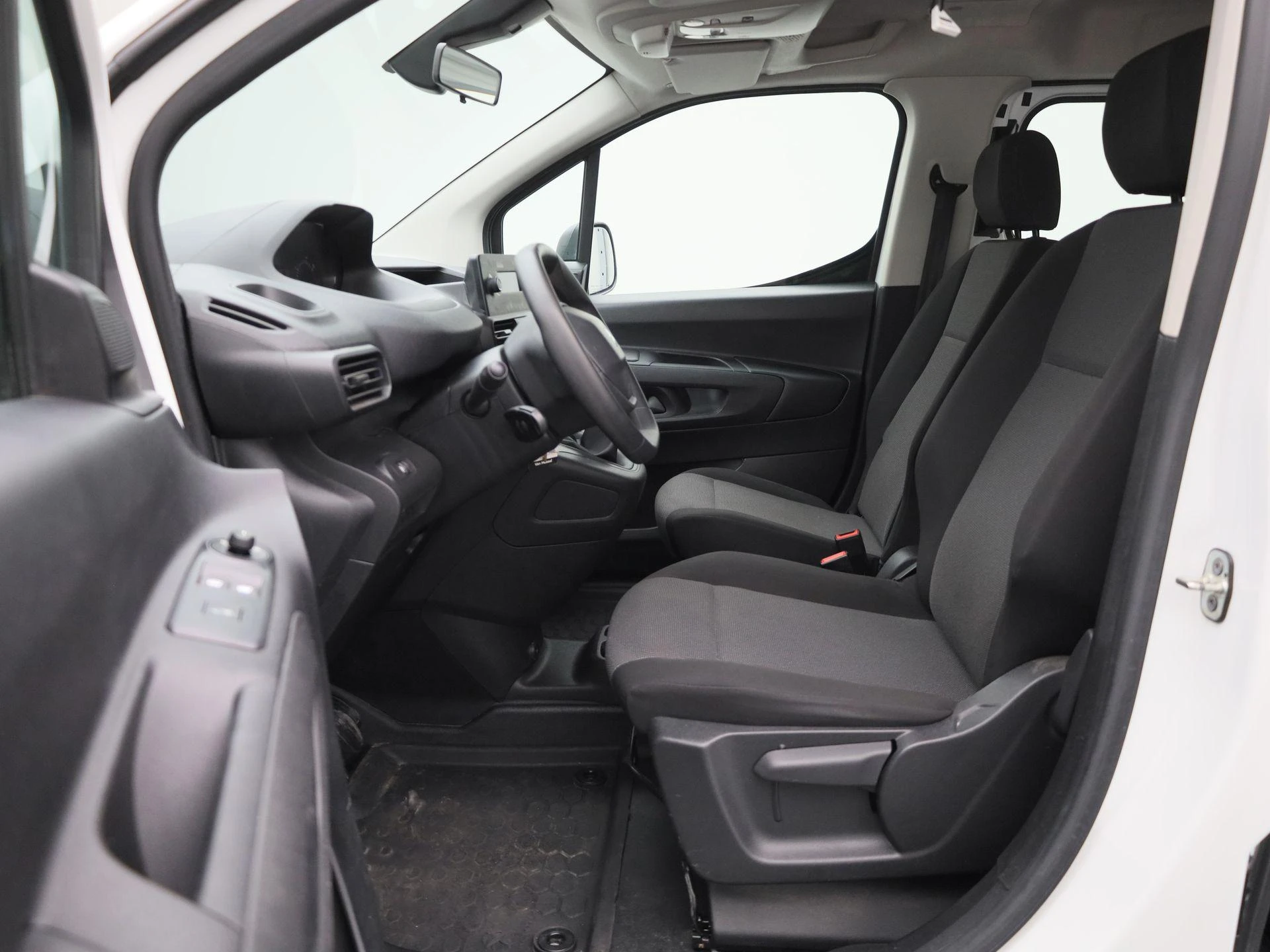 Peugeot-Partner-image-12