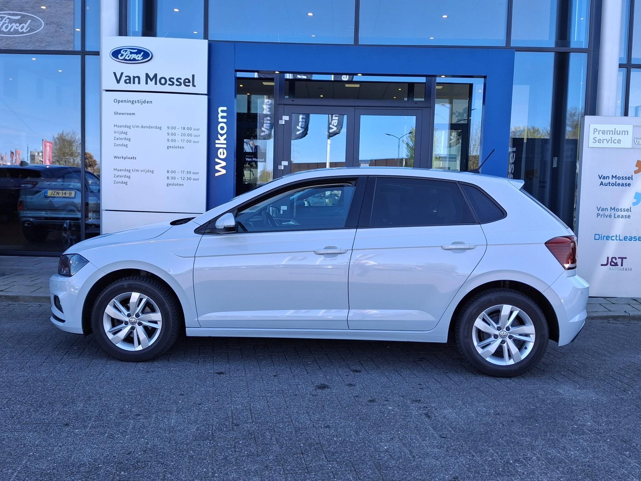 Volkswagen-Polo-image-2