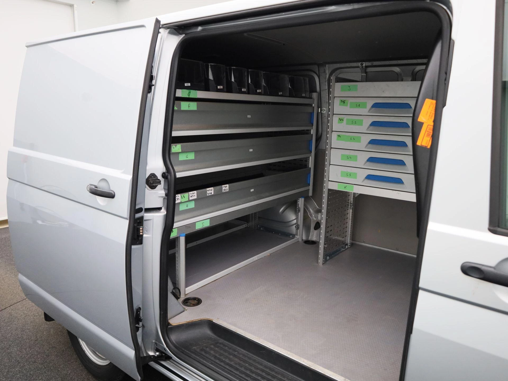 Volkswagen-Transporter-image-26