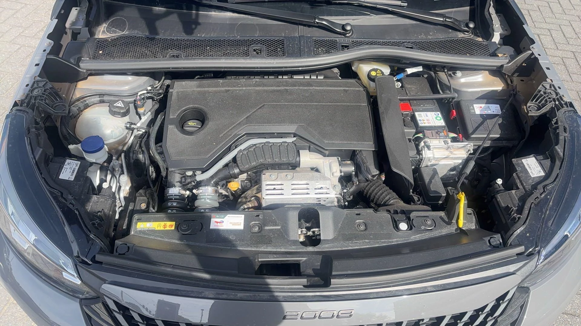 Peugeot 2008 1.2 Hybrid 136 Allure