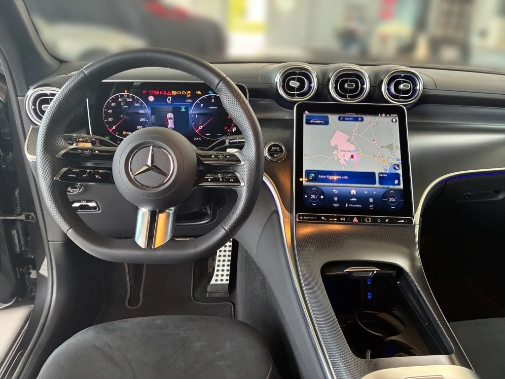 Mercedes-Benz-GLC 220 d-image-11