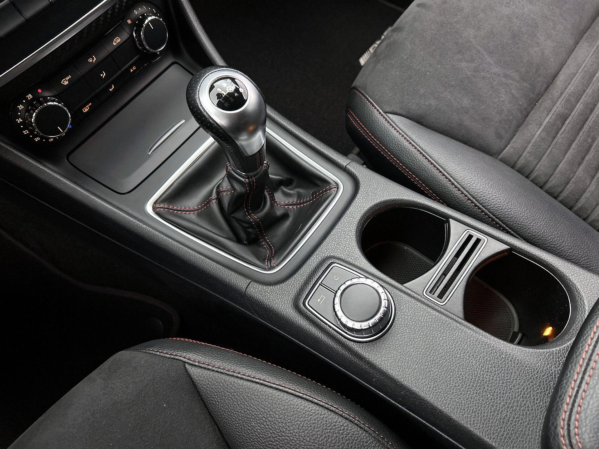 Mercedes-Benz-A-Klasse-image-12