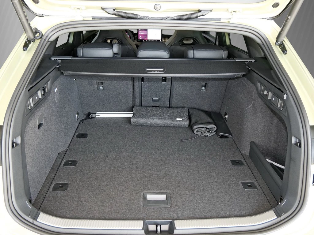 Škoda Superb UPE br. 67.640,- Combi Sportline 2.0 l TDI 4x4 142 kW / 193 PS