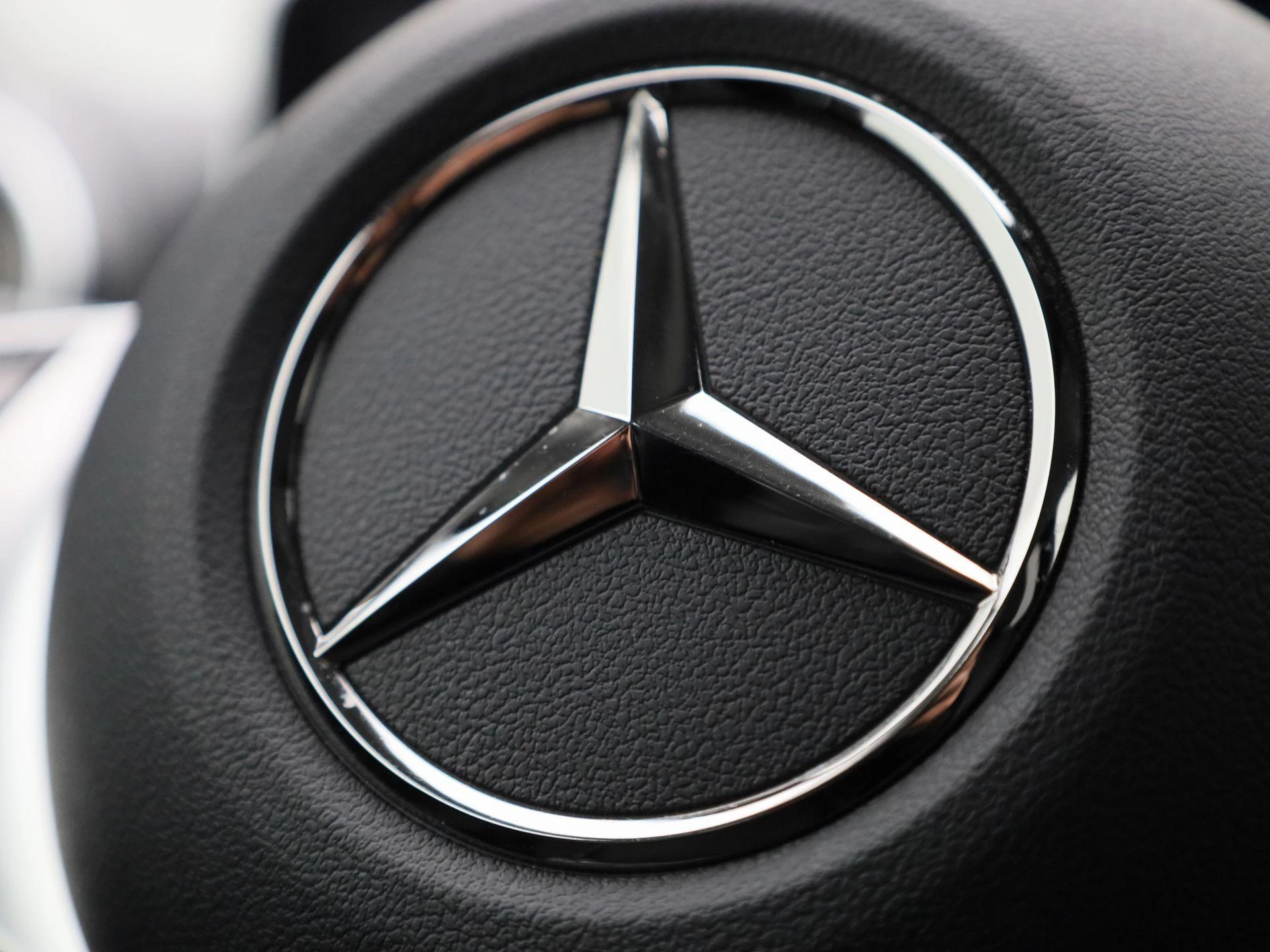 Mercedes-Benz-C-Klasse-image-32