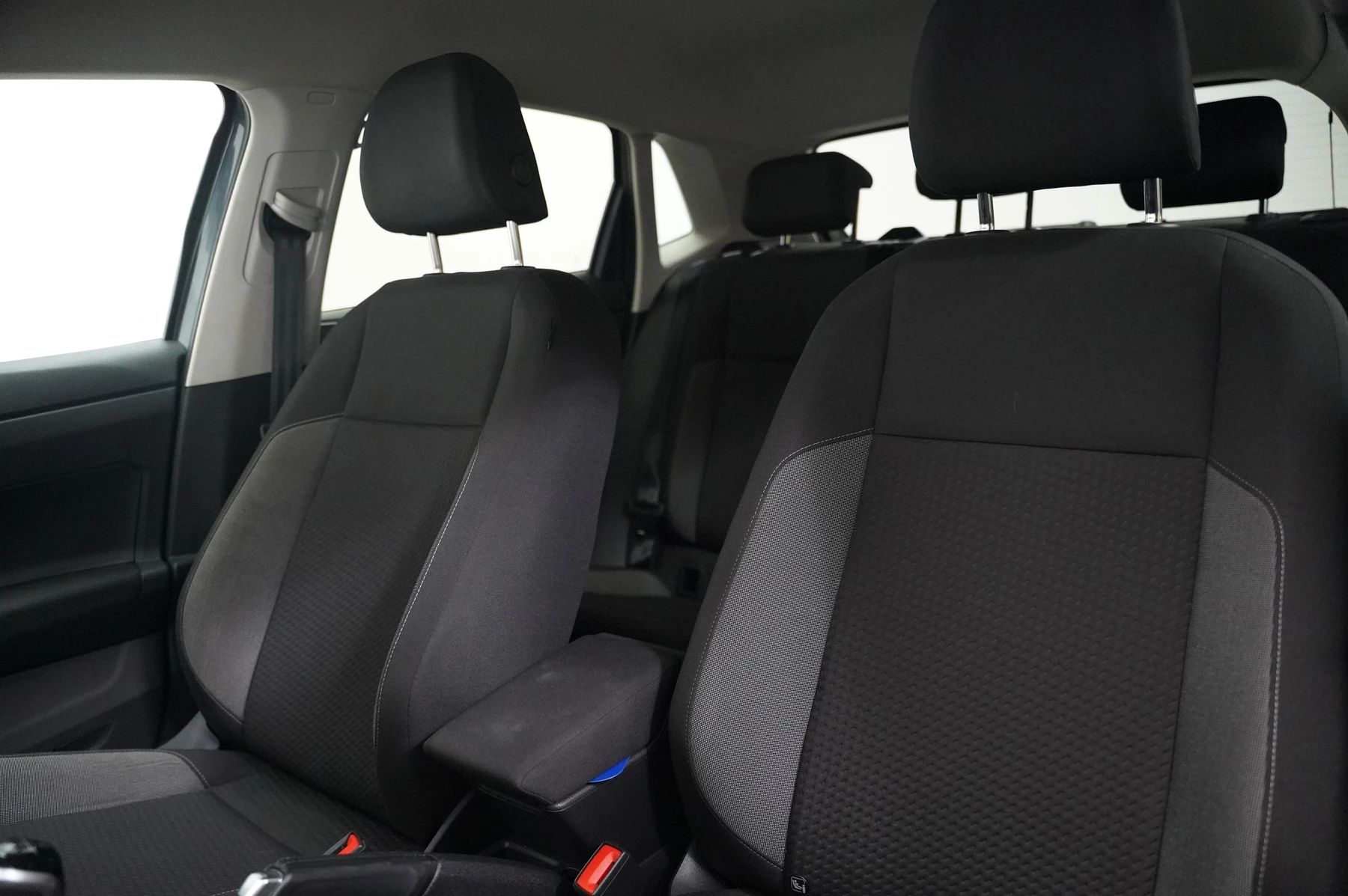 Volkswagen-Polo-image-9