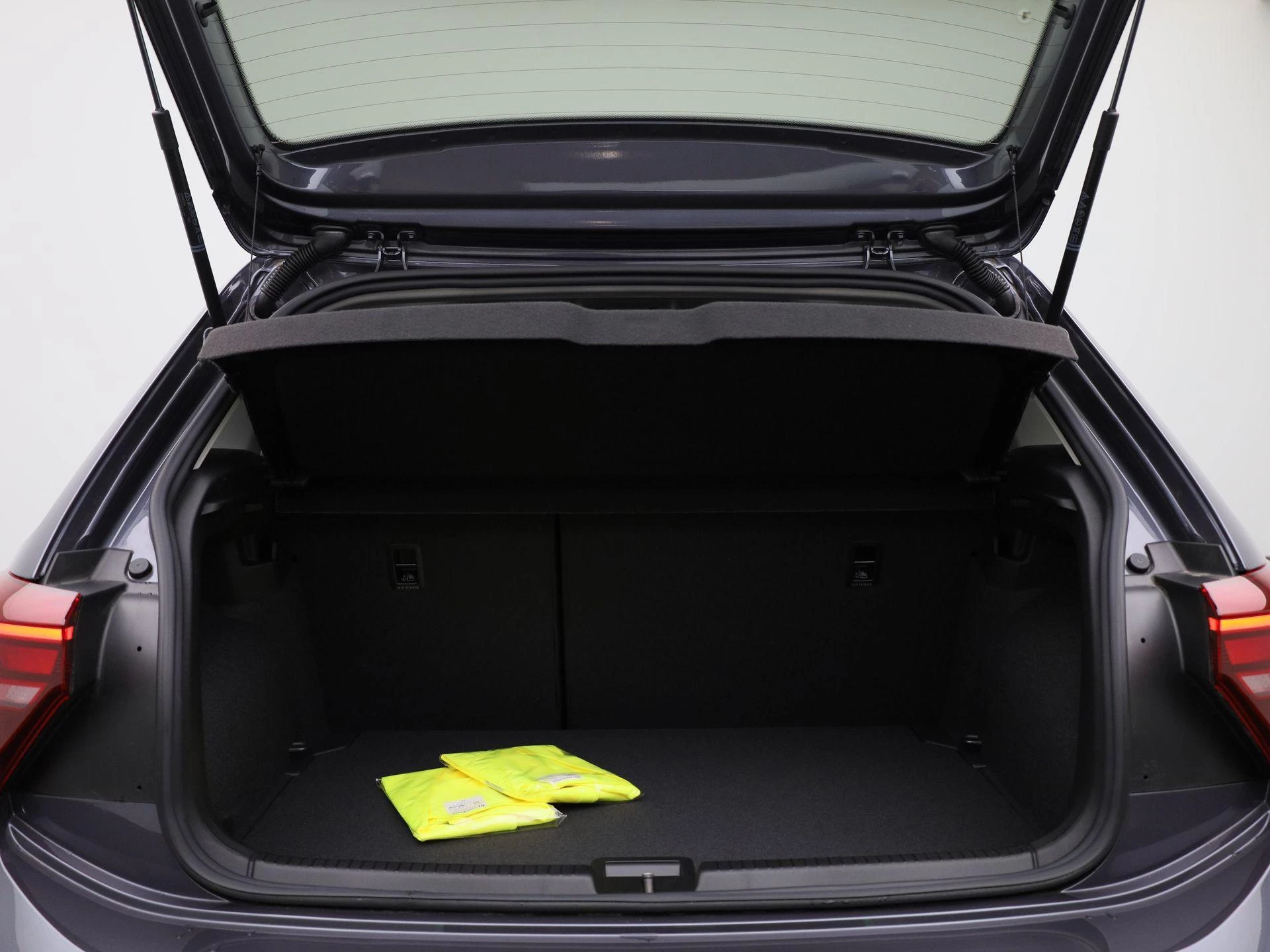 Volkswagen-Polo-image-13