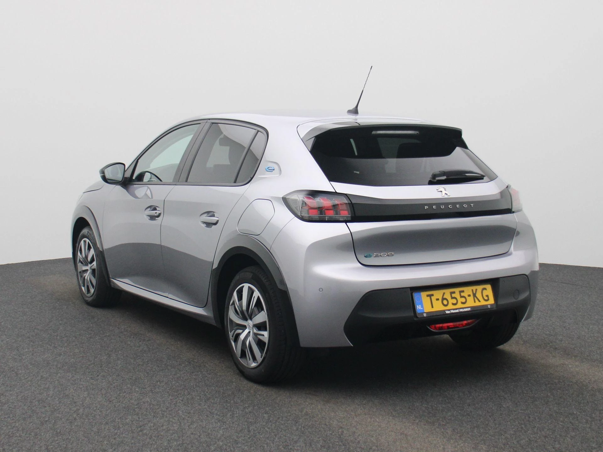 Peugeot-e-208-image-3