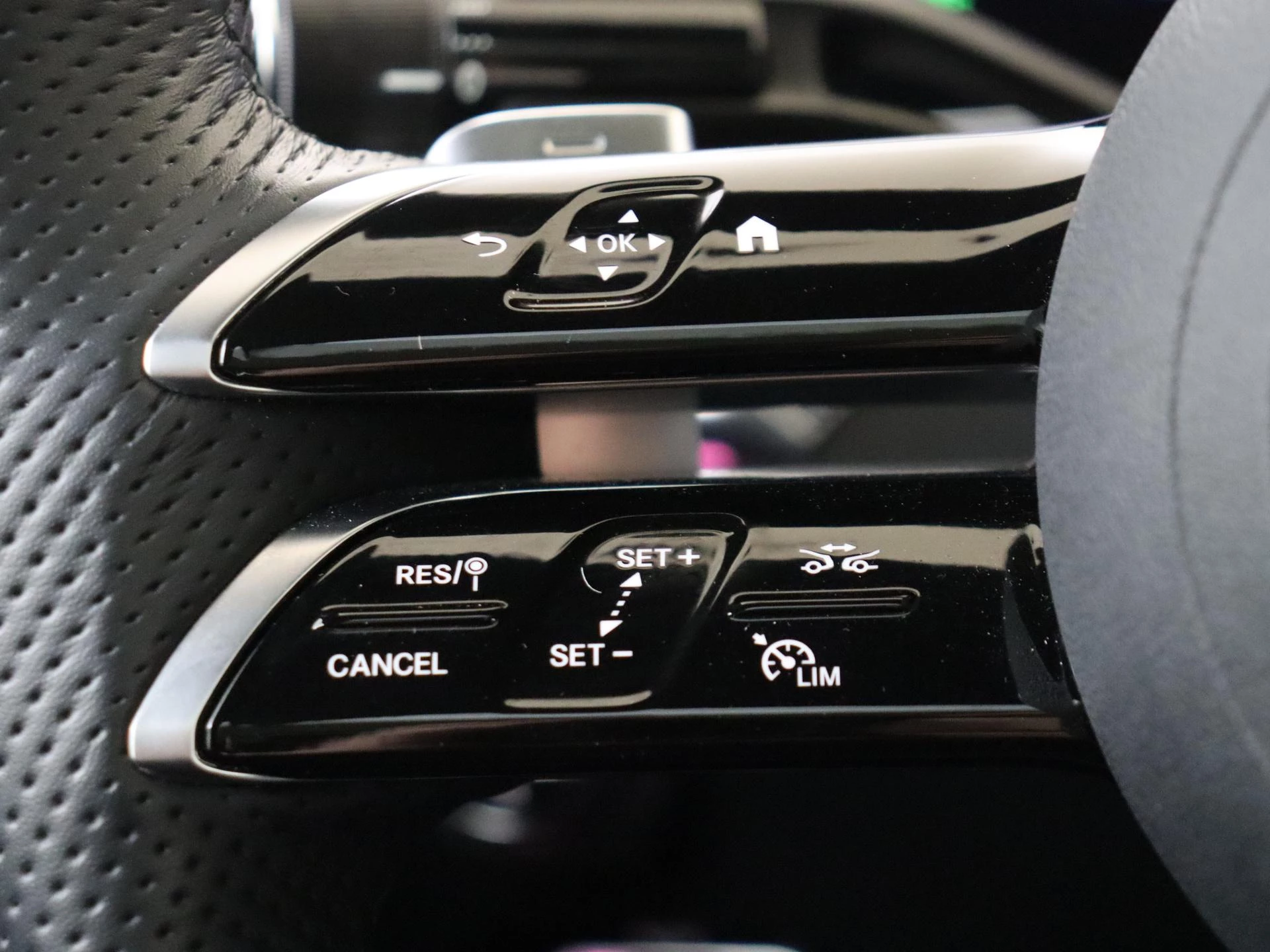 Mercedes-Benz-CLE-image-11