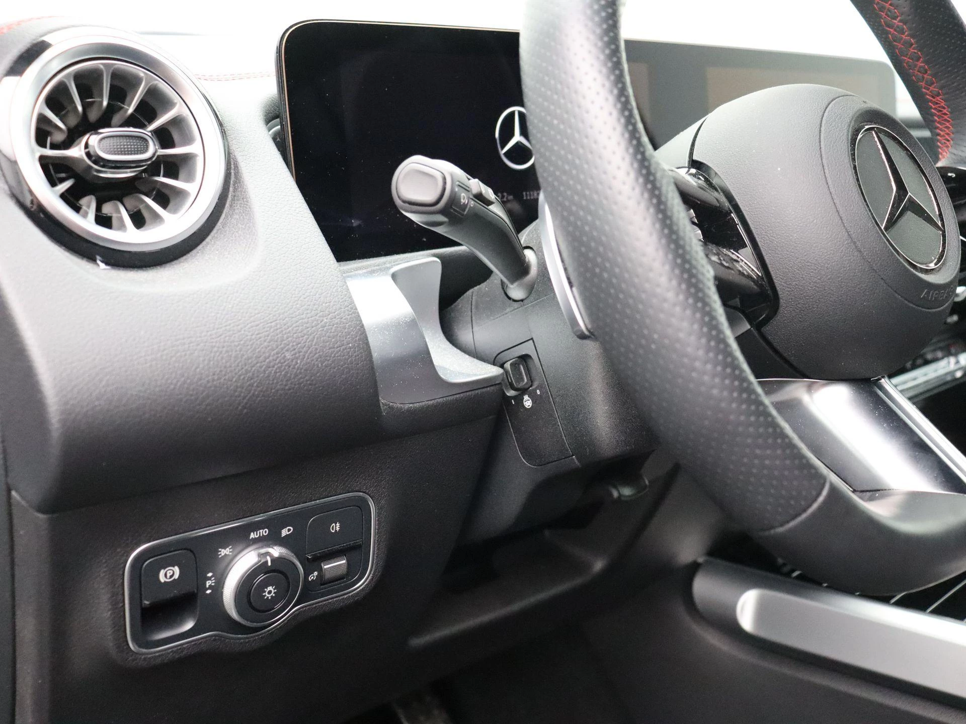 Mercedes-Benz EQB 250+ AMG LINE + HEAD UP + BURMESTER + CARPLAY +