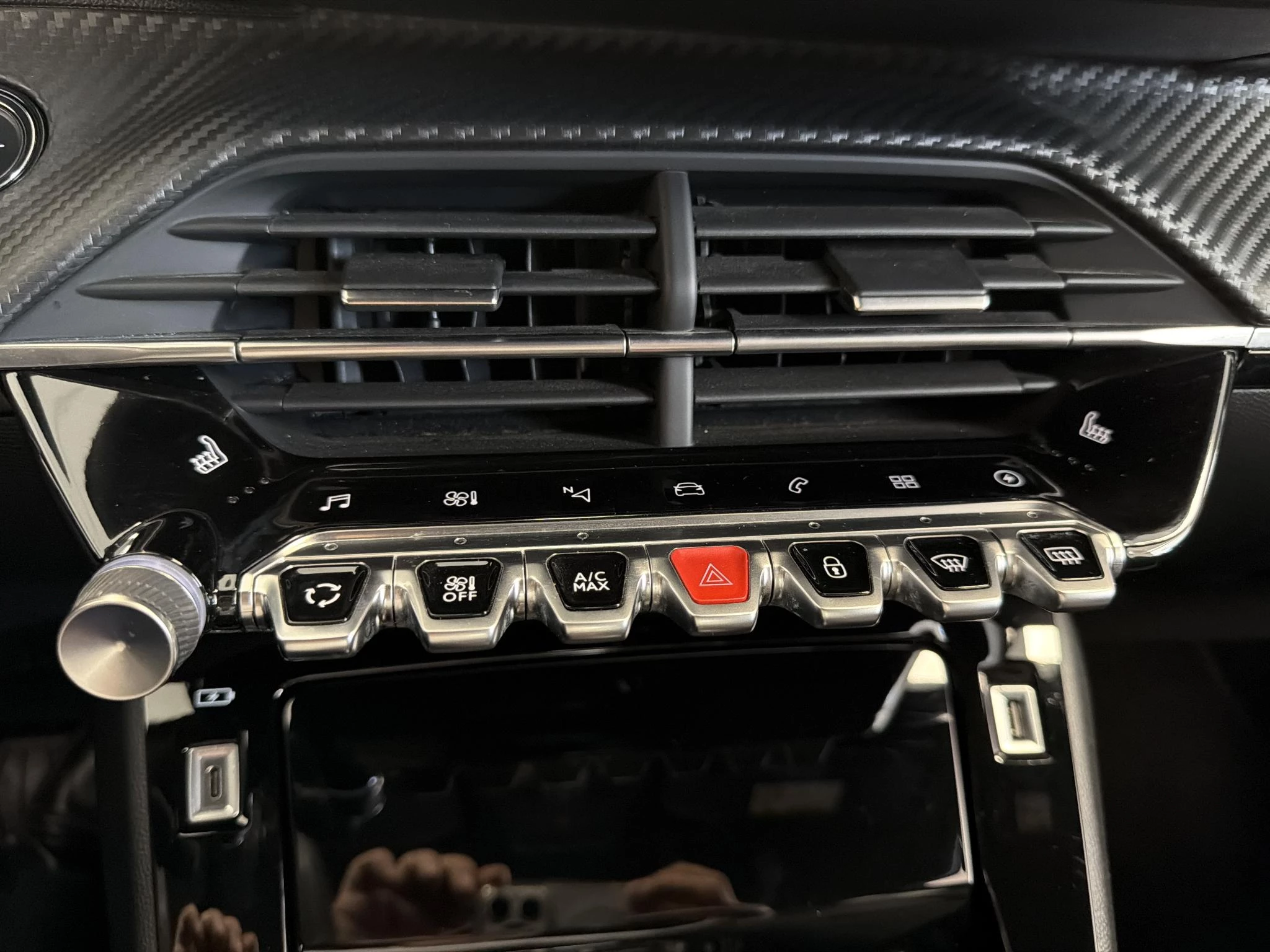 Peugeot-e-2008-image-13