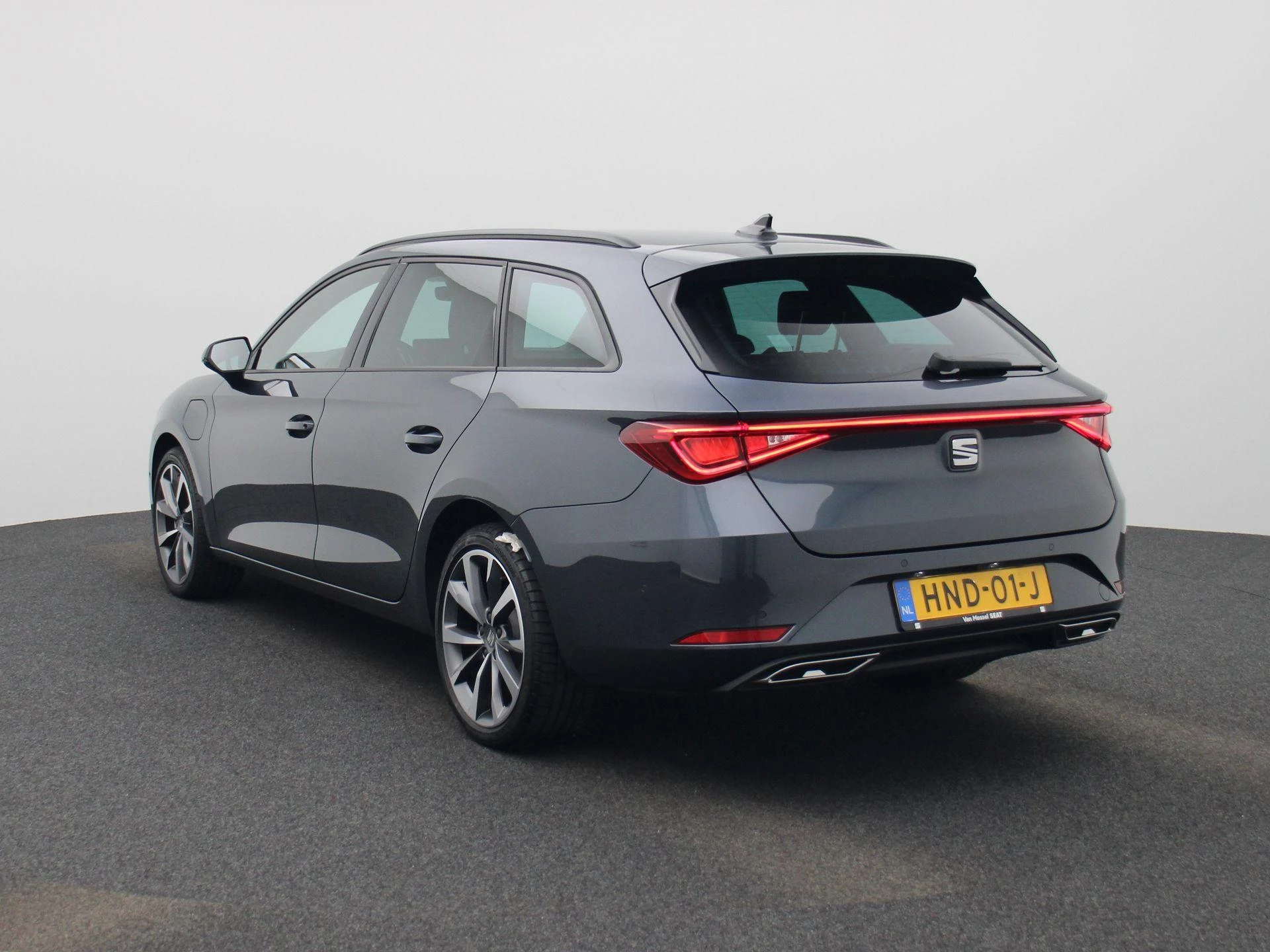 SEAT-Leon-image-1