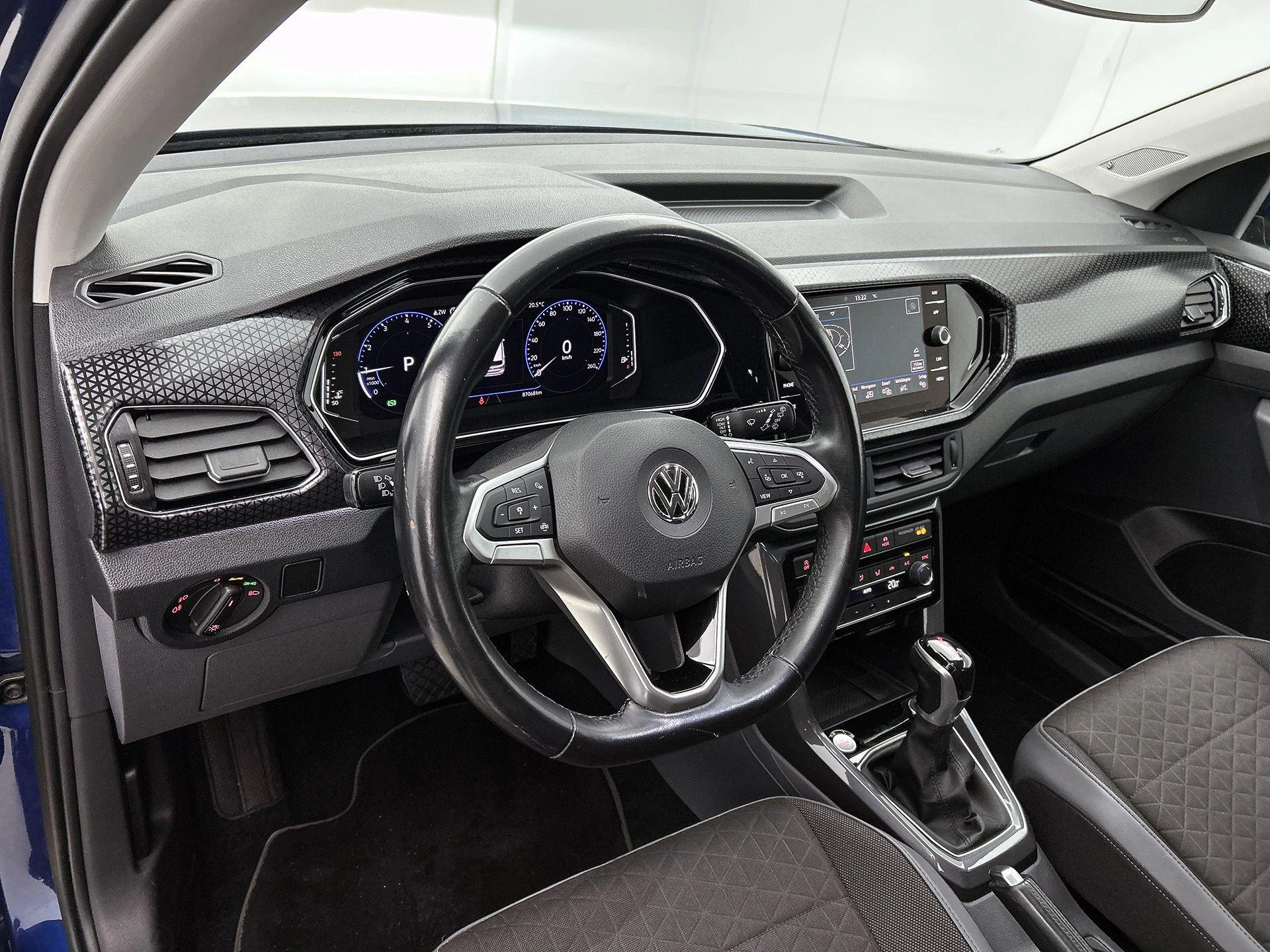 Volkswagen-T-Cross-image-17