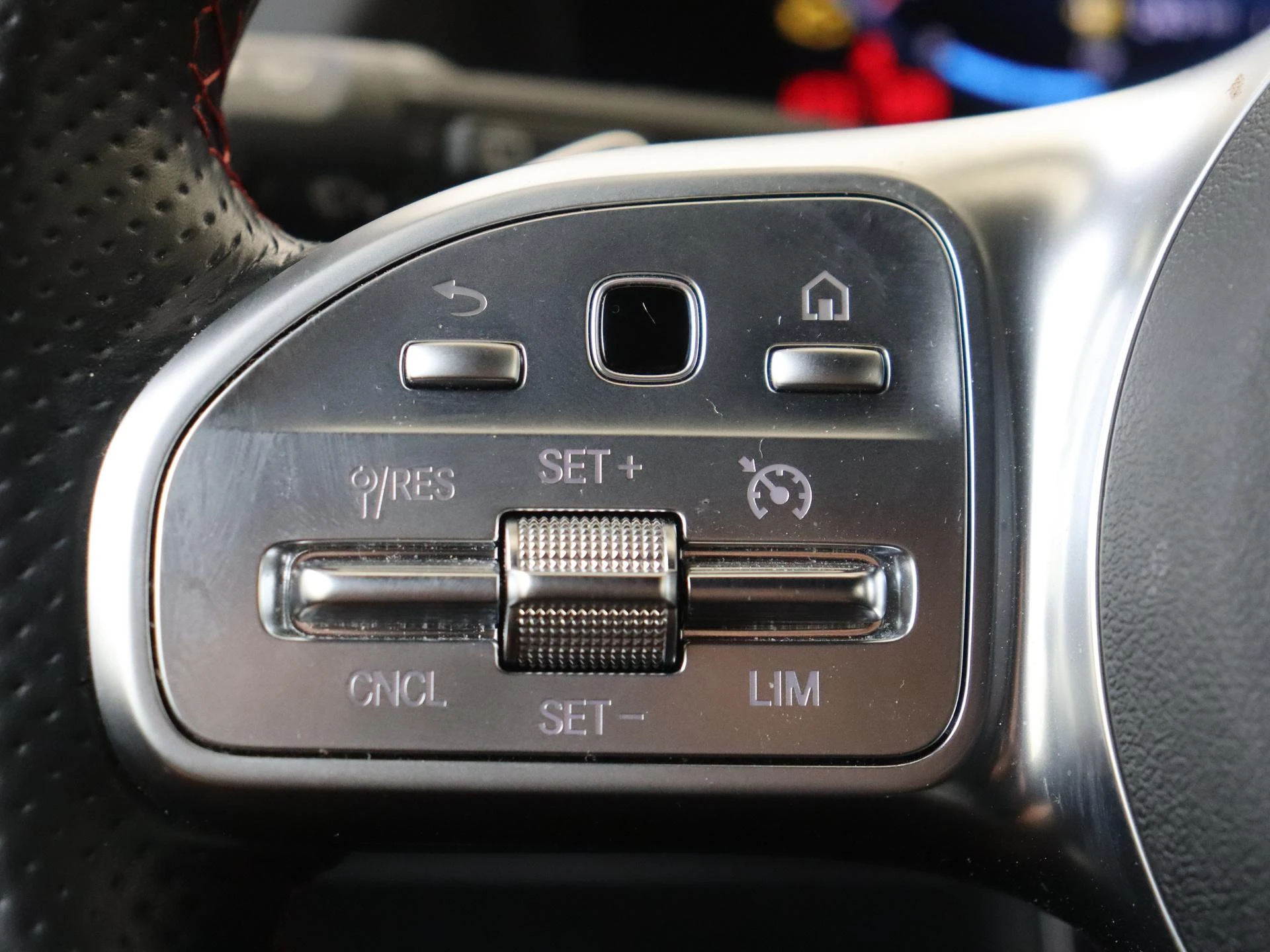 Mercedes-Benz-B-Klasse-image-11