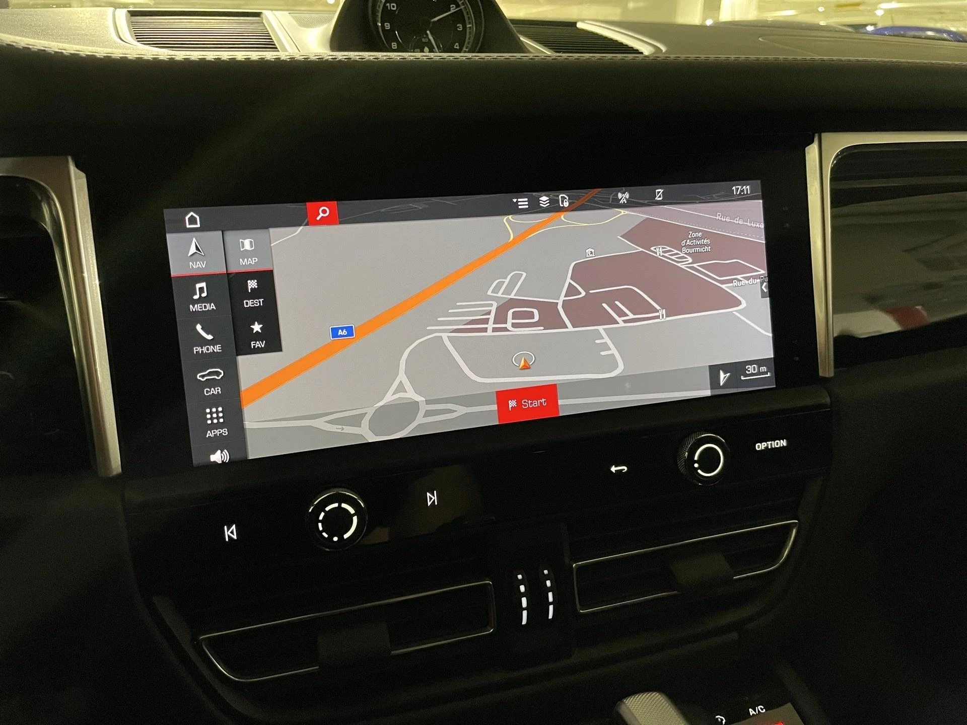 Porsche-Macan-image-2