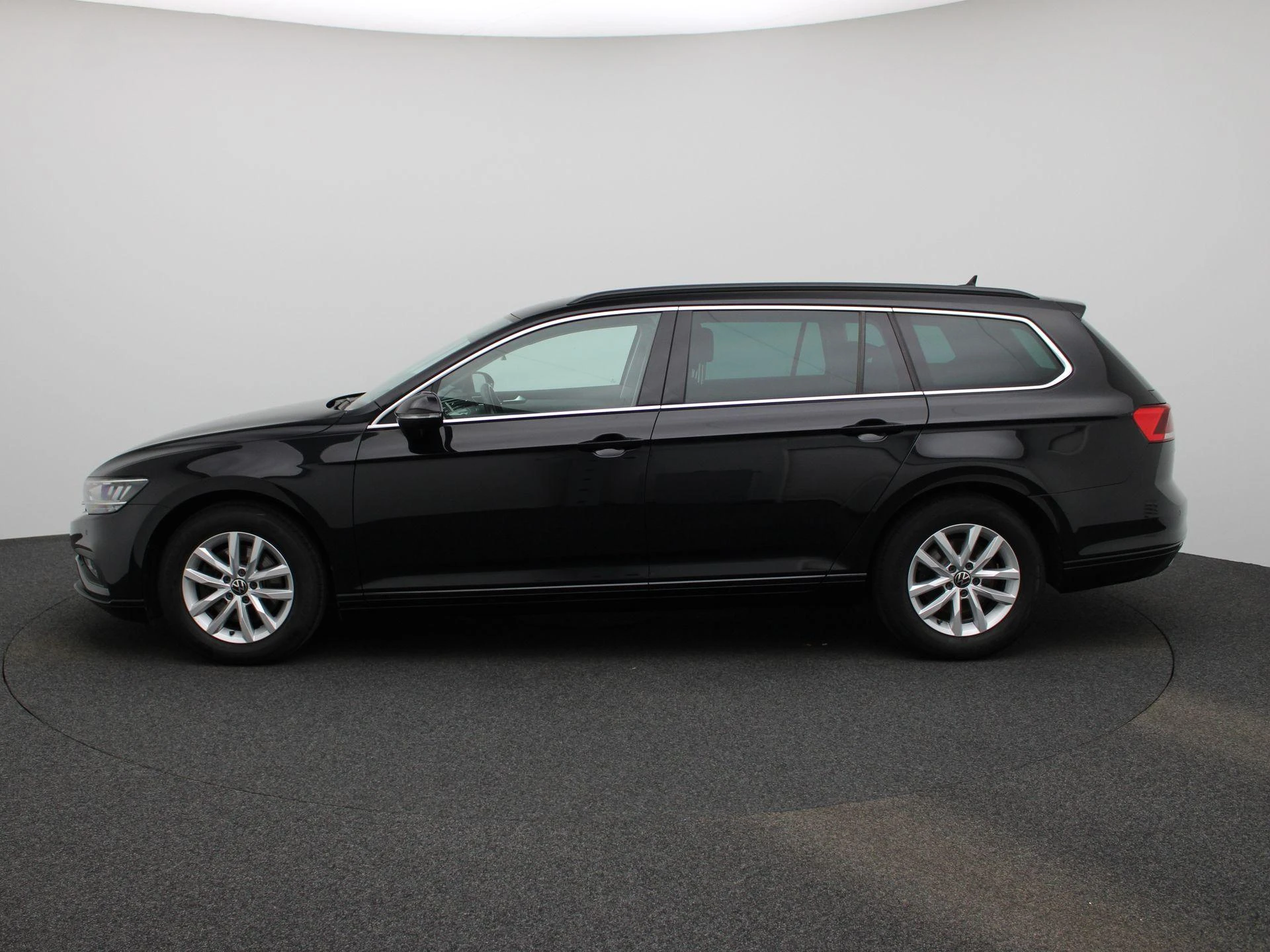 Volkswagen-Passat-image-3