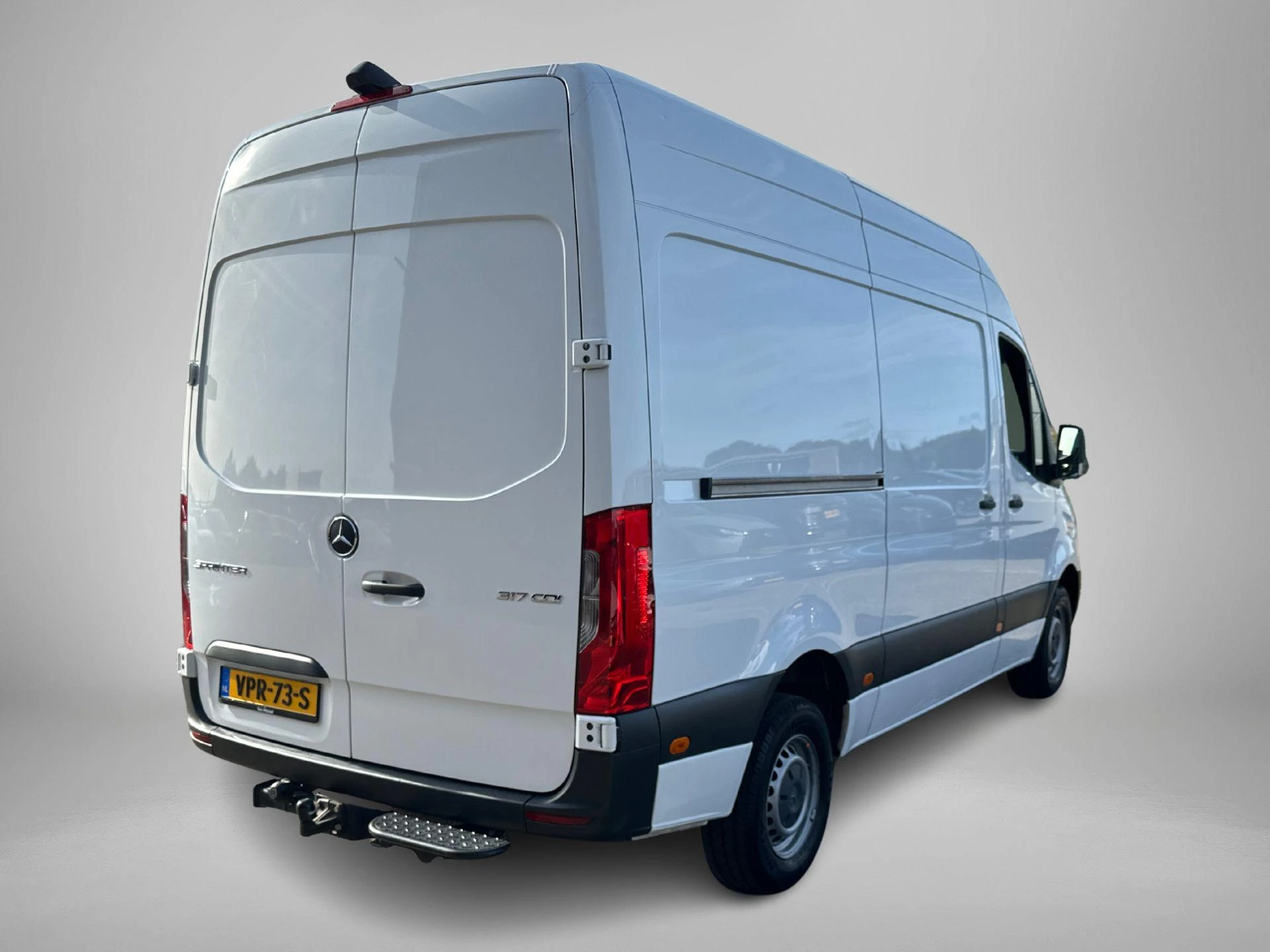 Mercedes-Benz-Sprinter-image-4