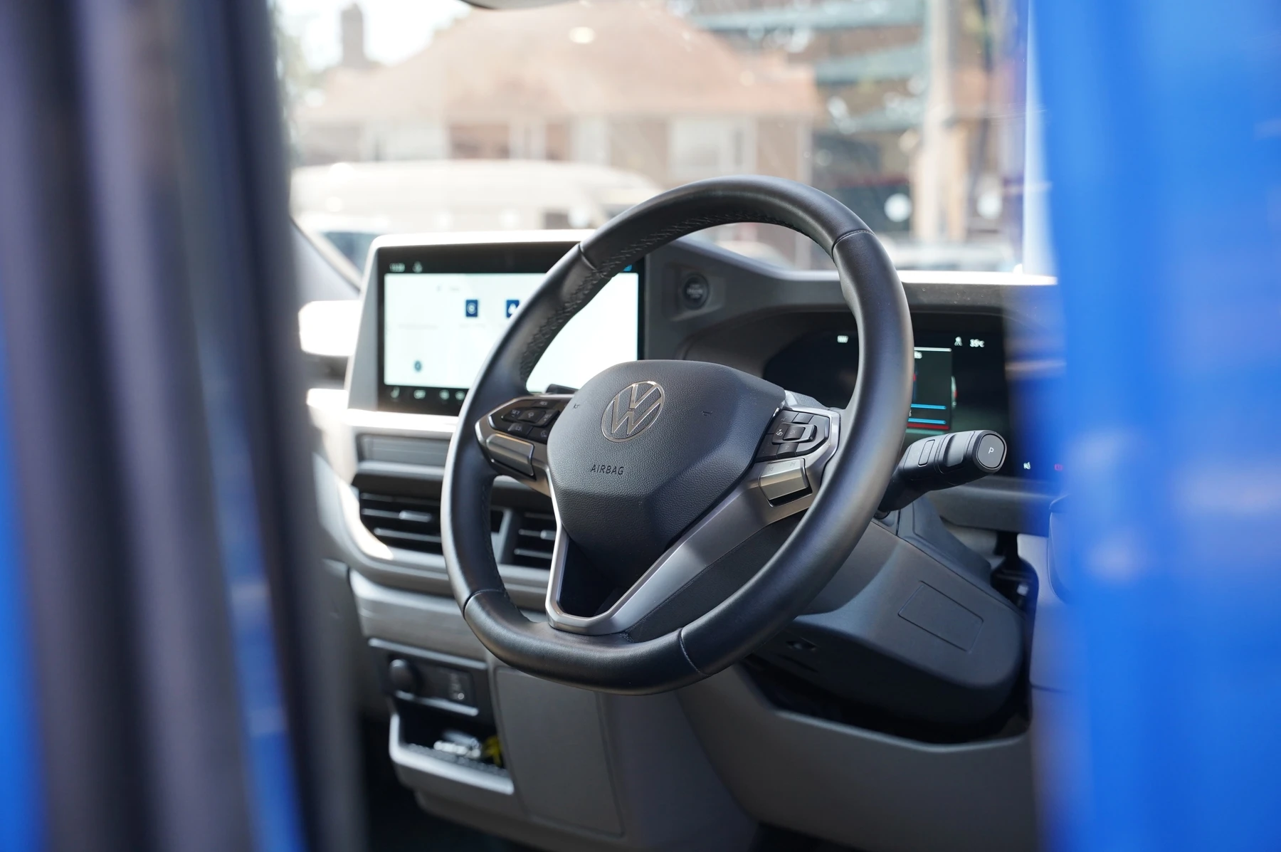Volkswagen-Transporter-image-14