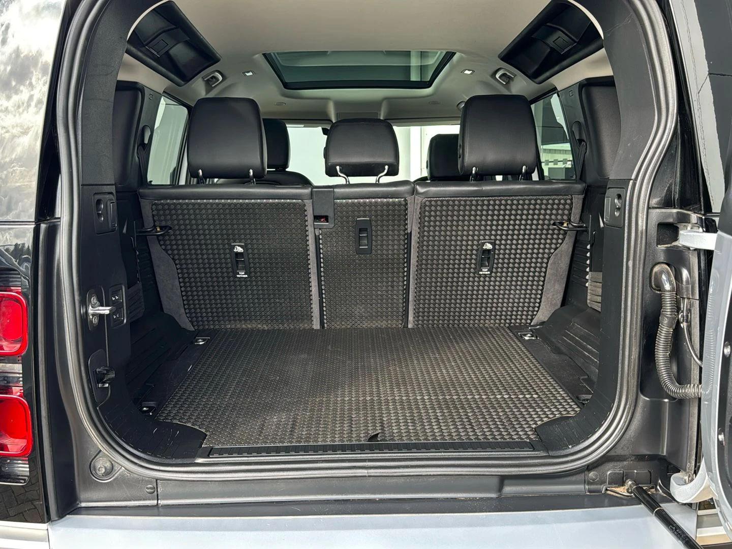 Land Rover-Defender-image-14