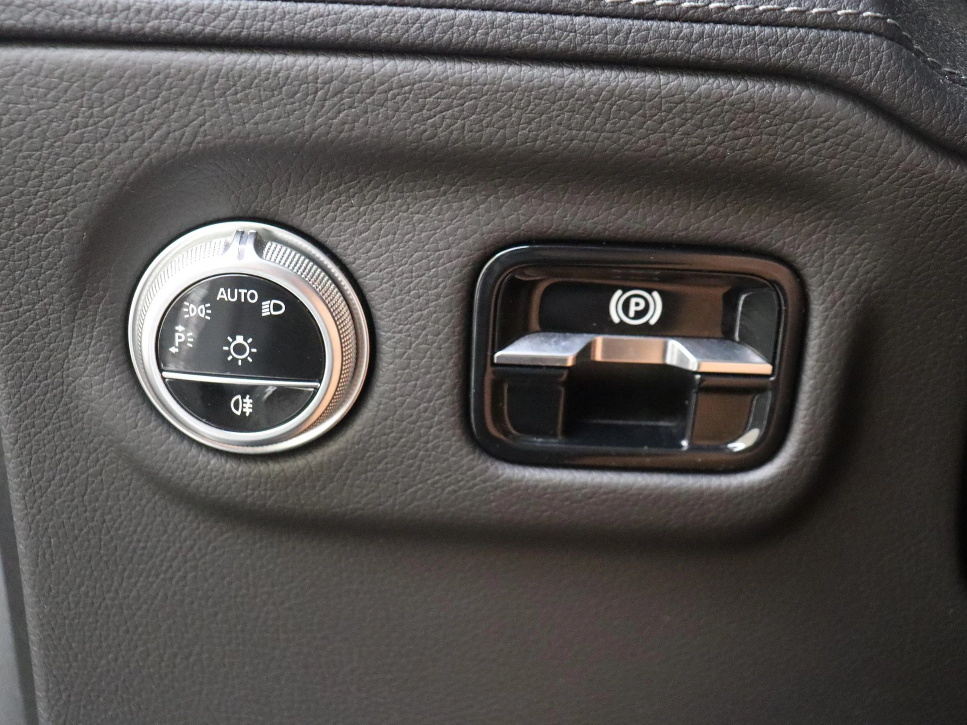 Mercedes-Benz-EQS-image-24