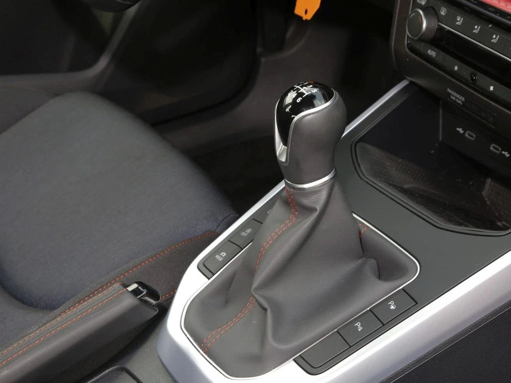 SEAT Arona 1.0 TSI FR 17" Navi+Full Link LED RFK+PDC