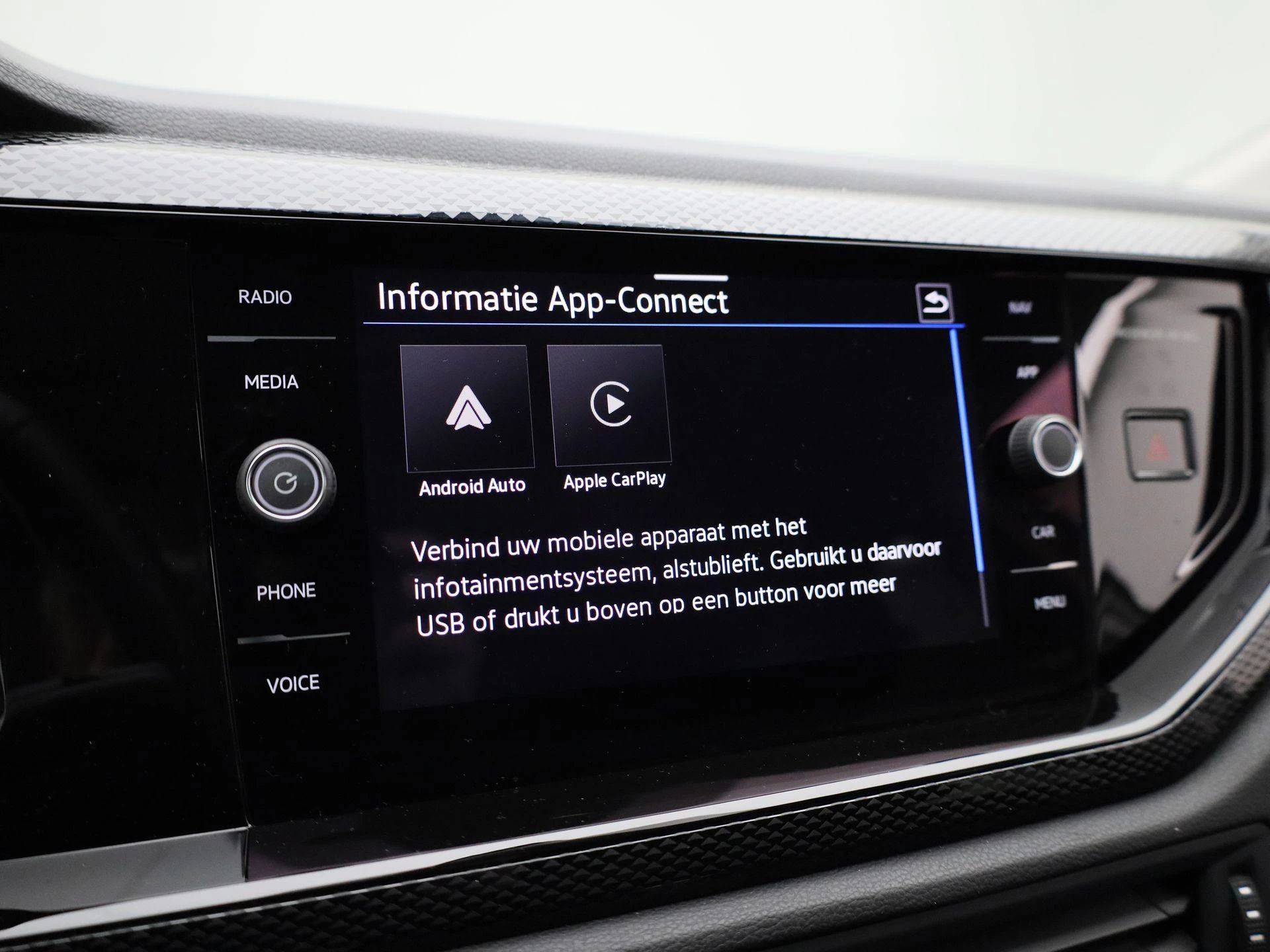 Volkswagen-Polo-image-23