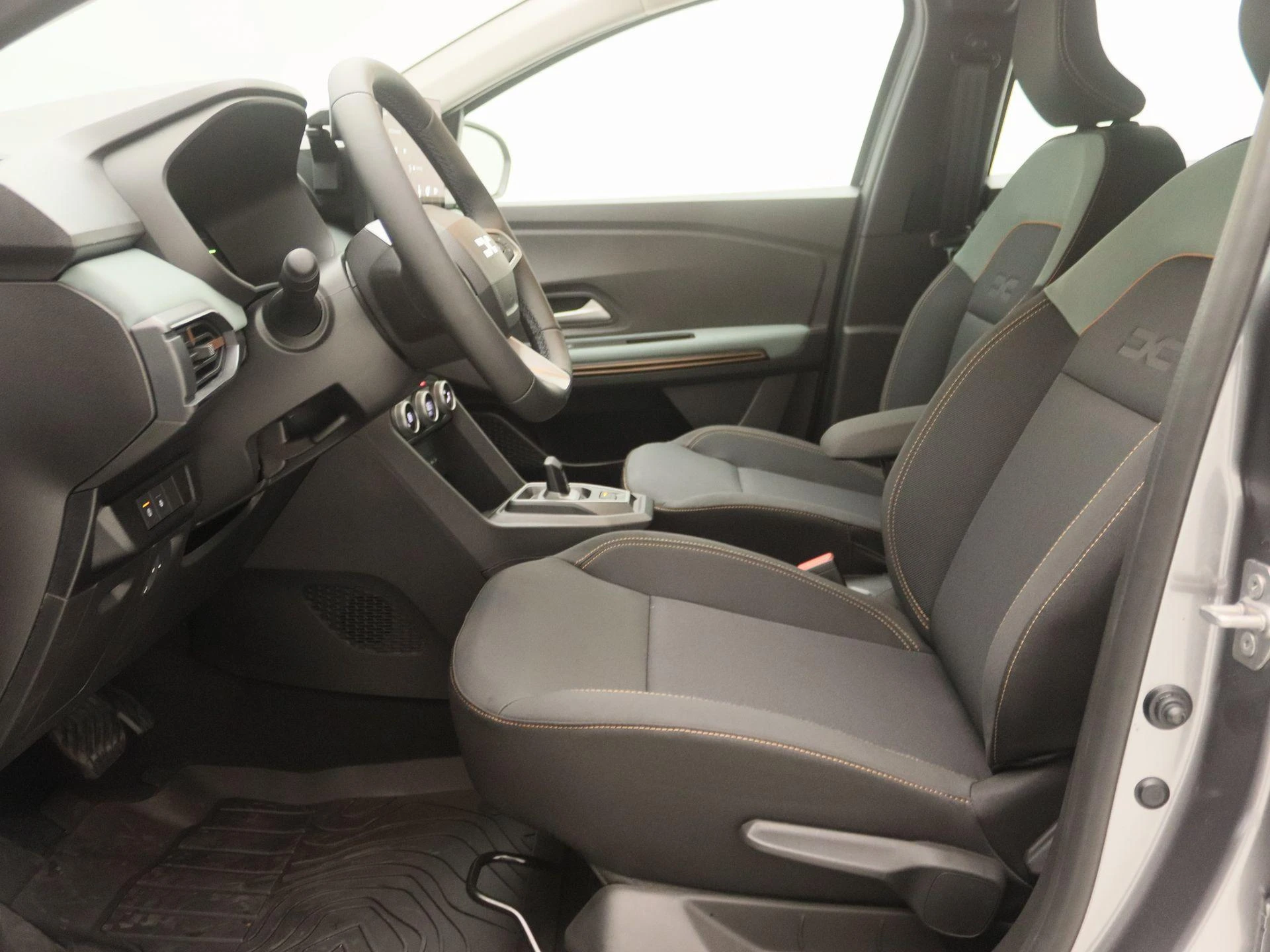 Dacia-Sandero Stepway-image-11